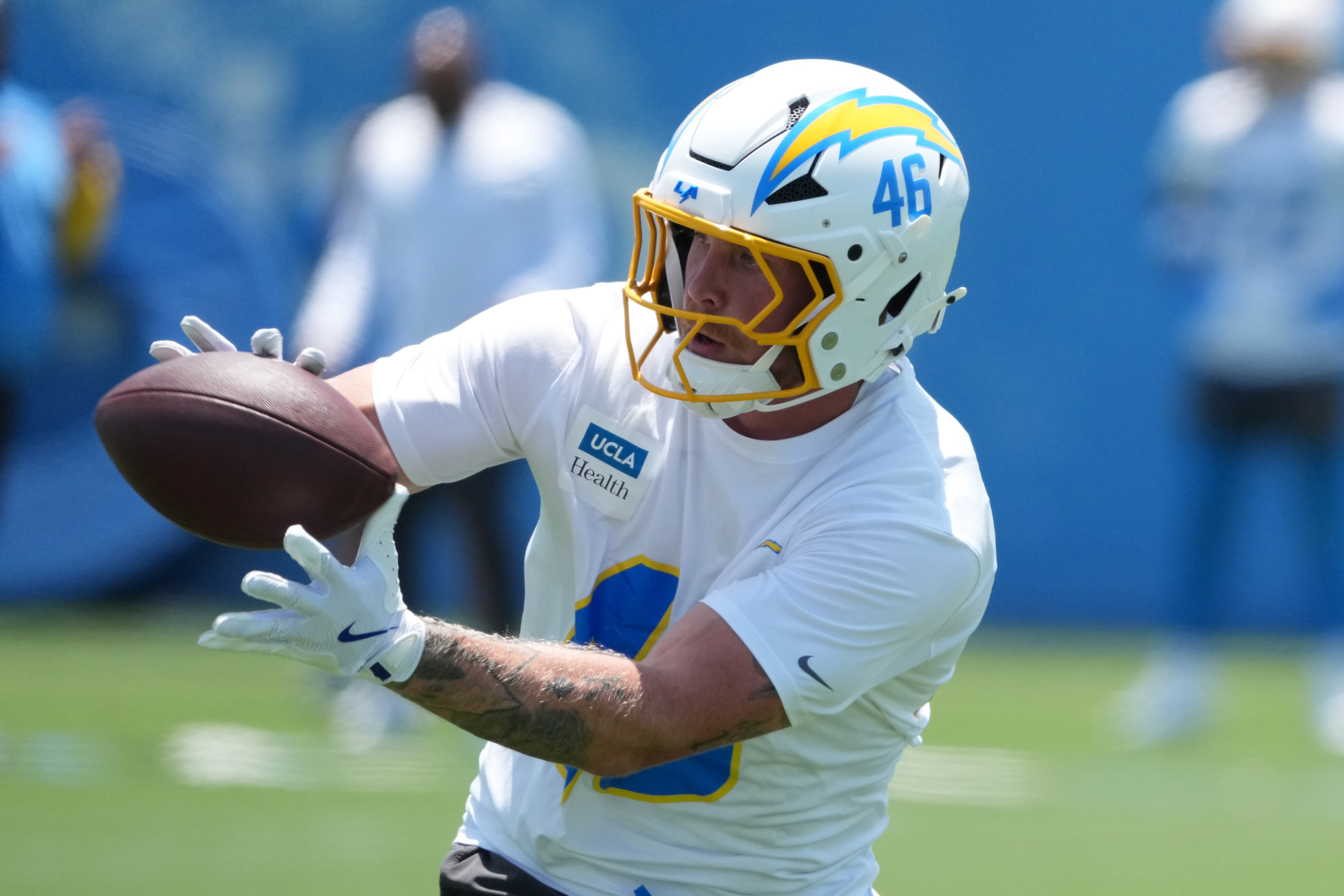 May 27, 2025; El Segundo, CA, USA; Los Angeles Chargers tight end McCallan Castles (46) catches the ball during organized team activities at The Bolt.