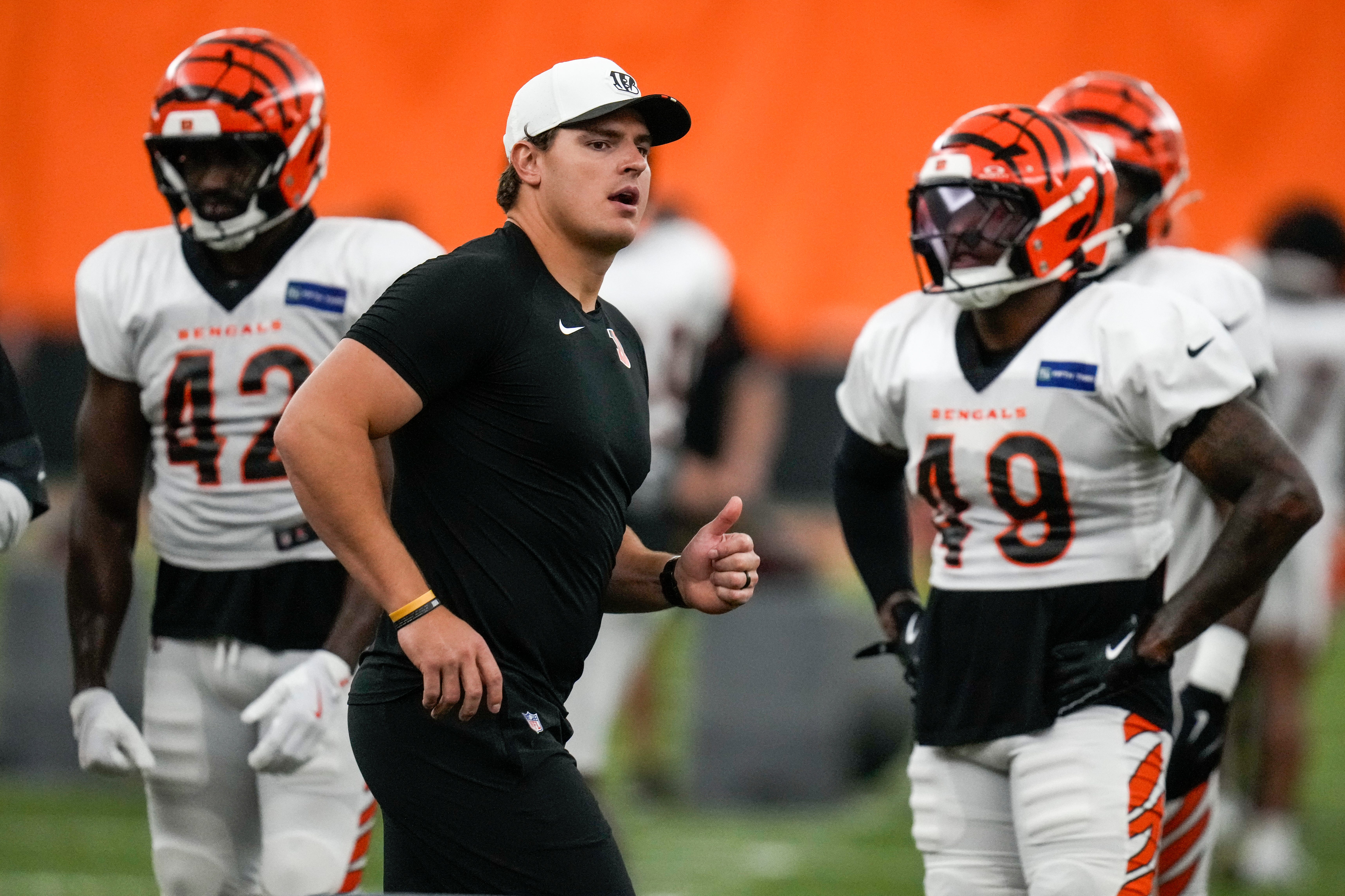 Cincinnati Bengals defensive end Trey Hendrickson (91) assists with a drill during a preseason training camp practice in downtown Cincinnati on Thursday, July 31, 2025.