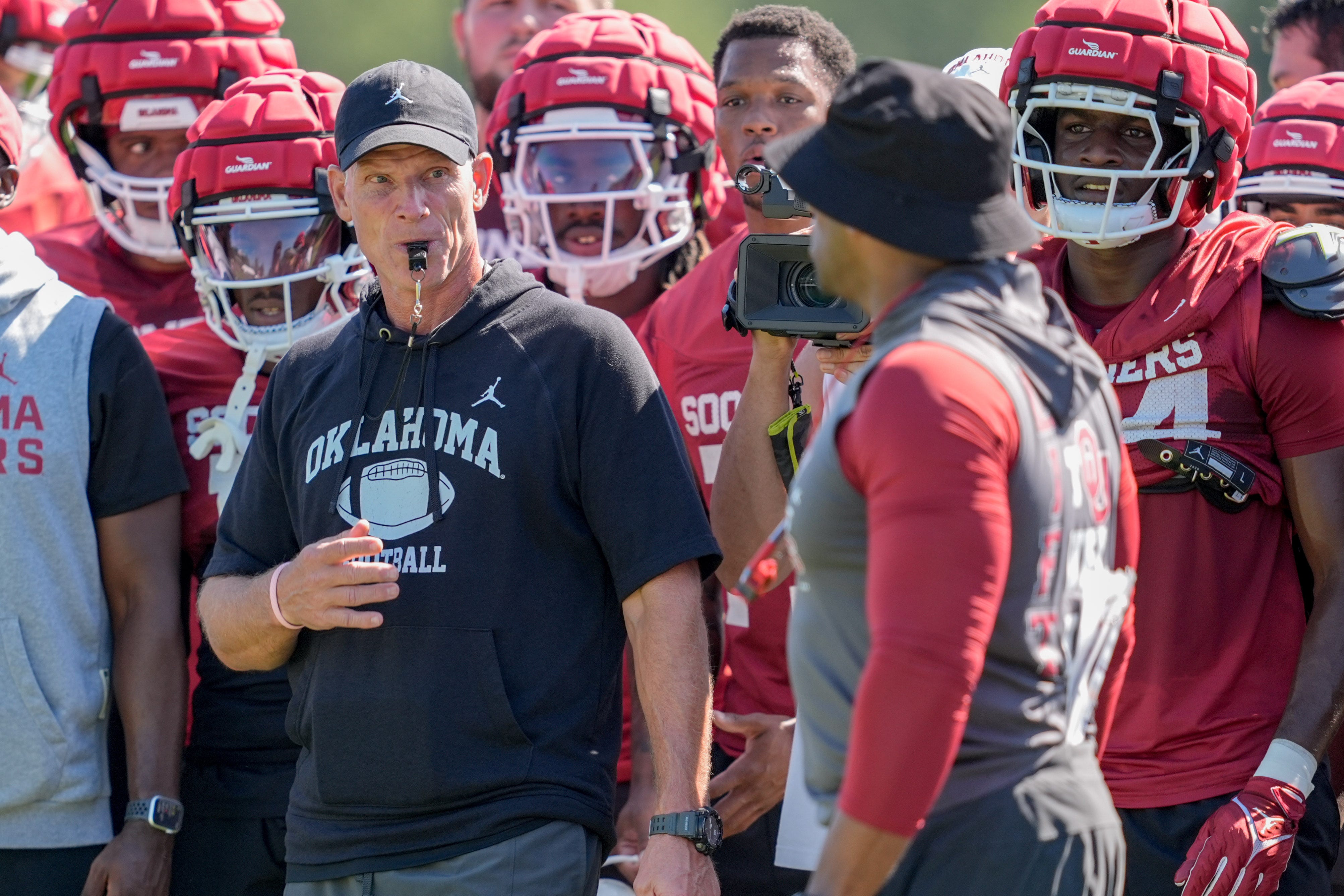 Oklahoma Sooners head coach Brent Venables