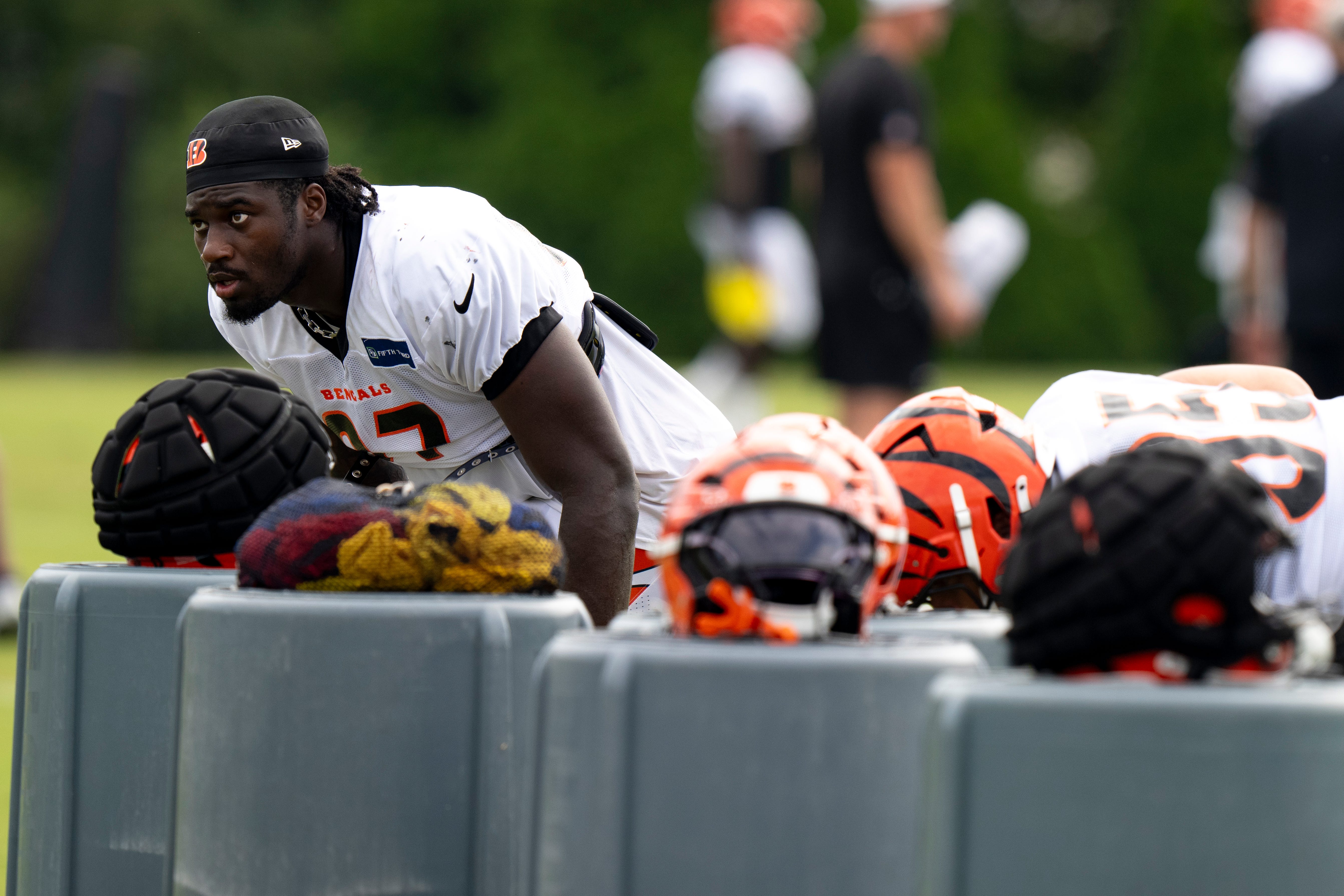 Cincinnati Bengals defensive end Shemar Stewart (97) runs a drill with teammates at Cincinnati Bengals practice in Cincinnati on Tuesday, Aug. 5, 2025.at Cincinnati Bengals practice in Cincinnati on Tuesday, Aug. 5, 2025.