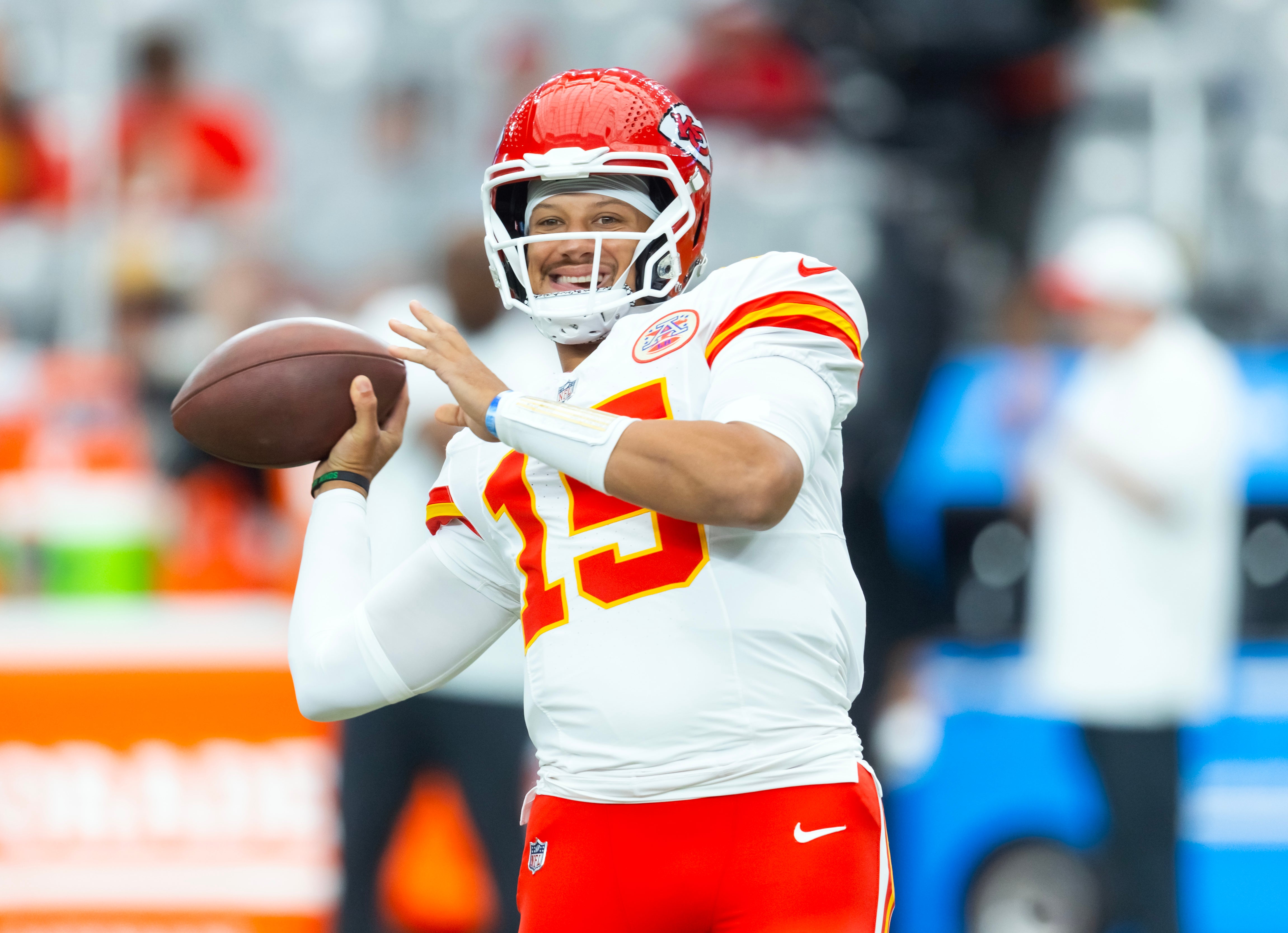 Kansas City Chiefs quarterback Patrick Mahomes (15) against the Arizona Cardinals during a preseason NFL game