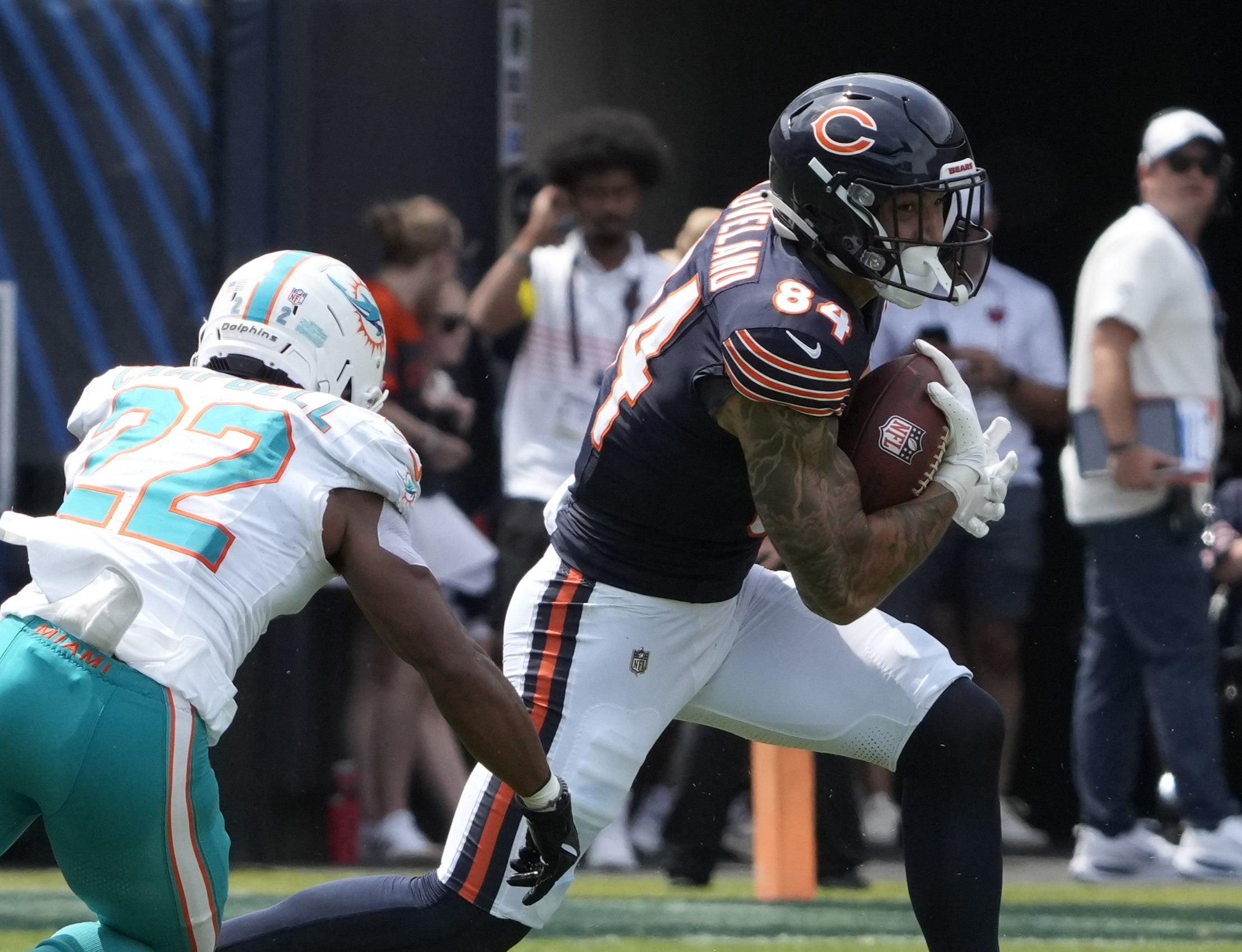 Aug 10, 2025; Chicago, Illinois, USA; Chicago Bears tight end Colston Loveland (84) catches a pass as Miami Dolphins safety Elijah Campbell (22) defends during the first half at Soldier Field.