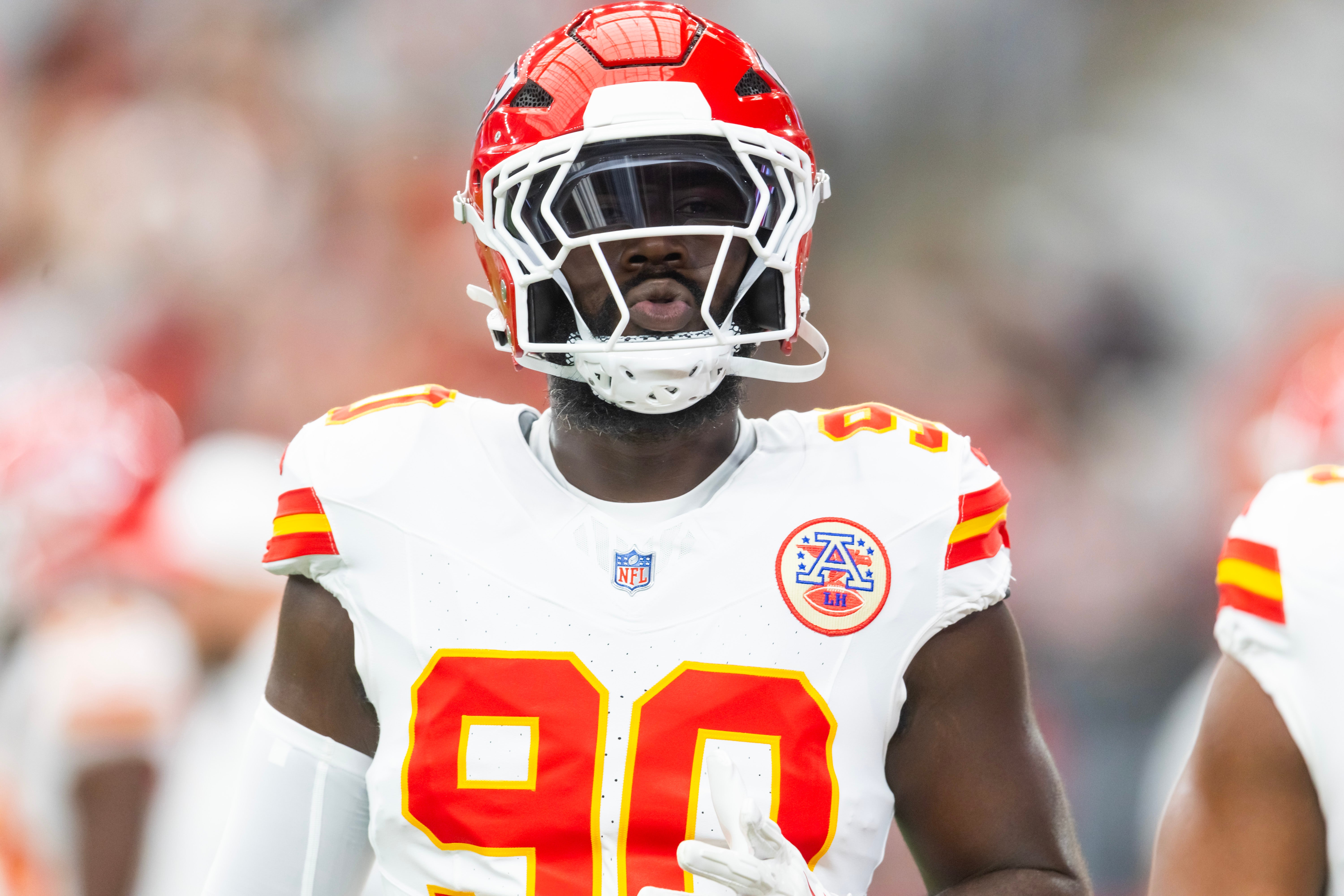Kansas City Chiefs defensive end Charles Omenihu (90) against the Arizona Cardinals during a preseason NFL game