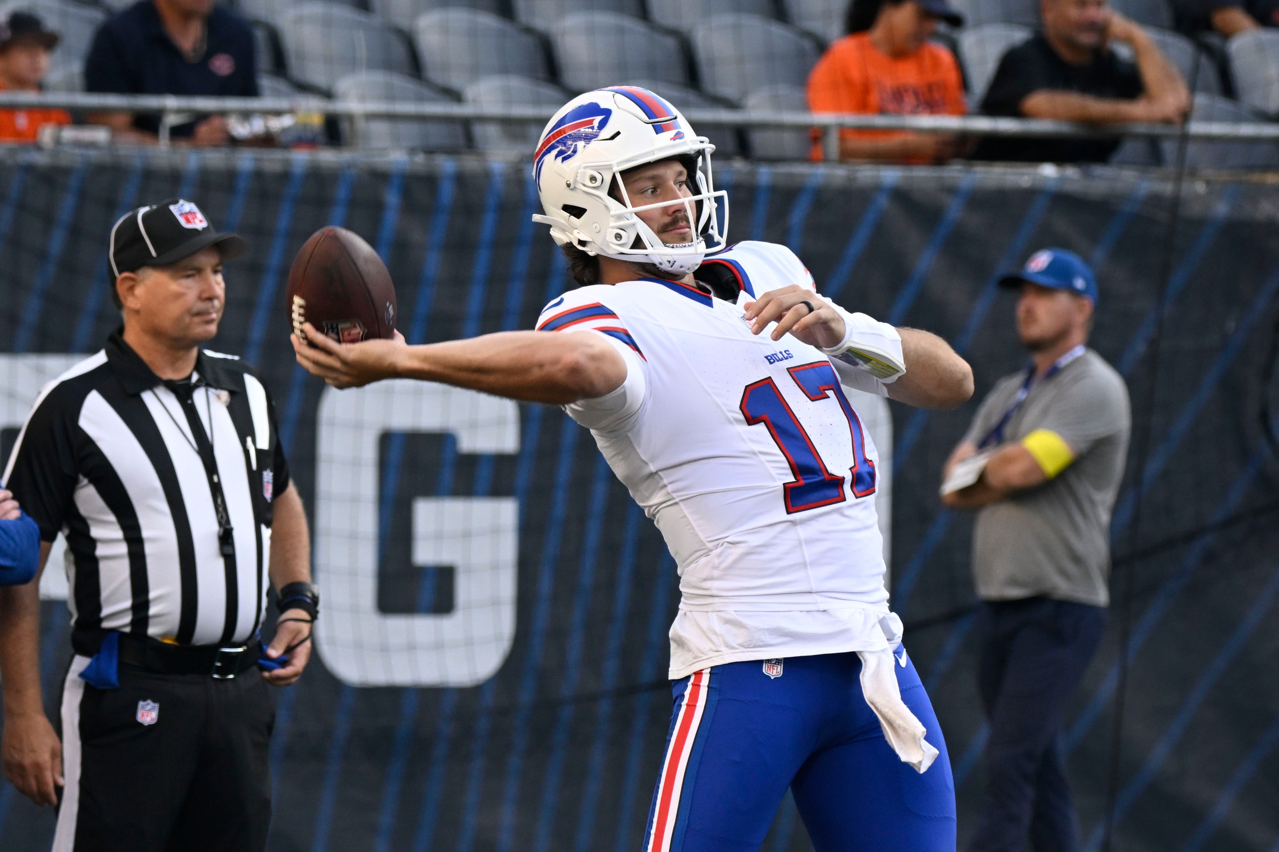Buffalo Bills QB Josh Allen participates in warmups during Week 2 of the NFL preseason against the Chicago Bears