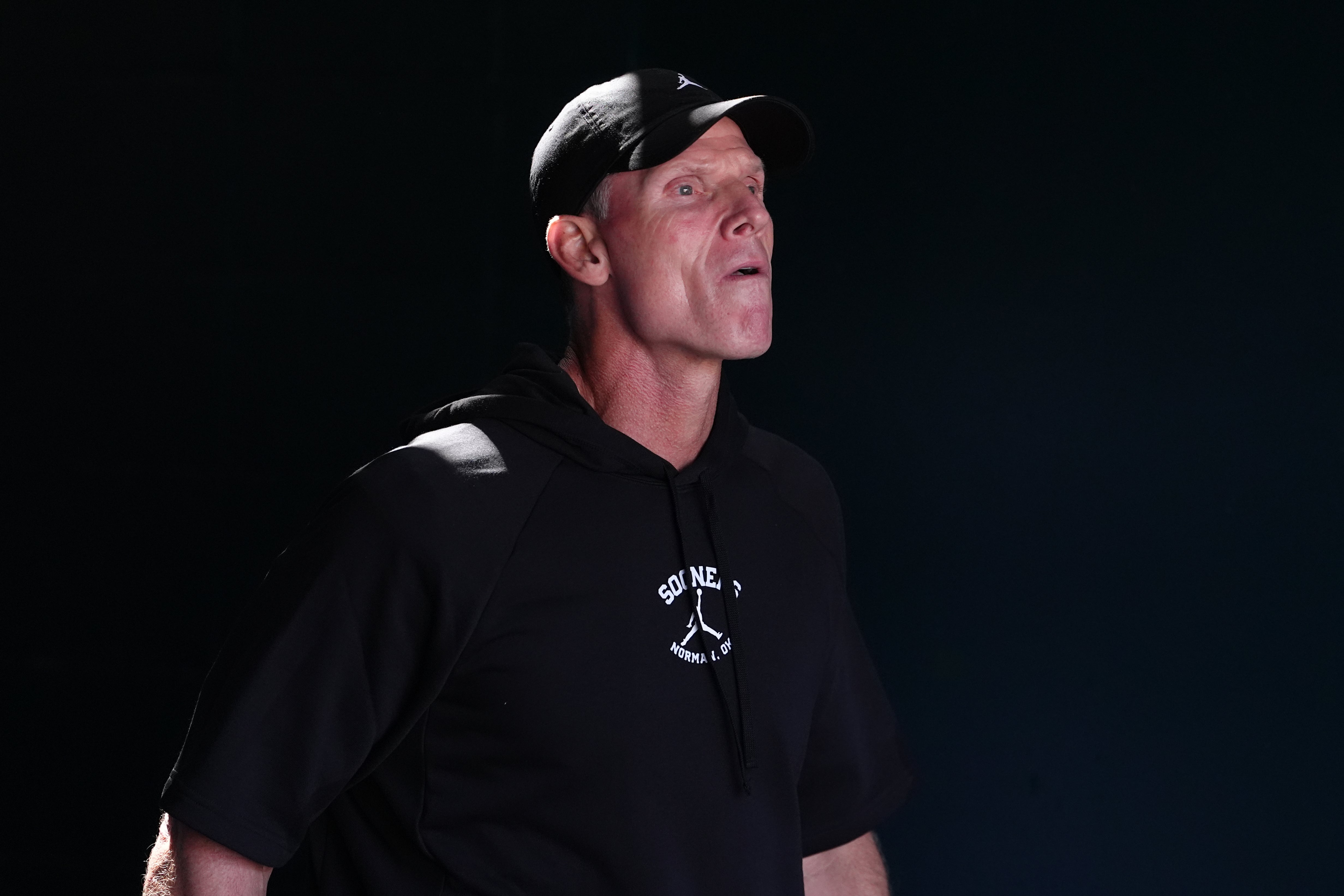 Oklahoma Sooners head coach Brent Venables