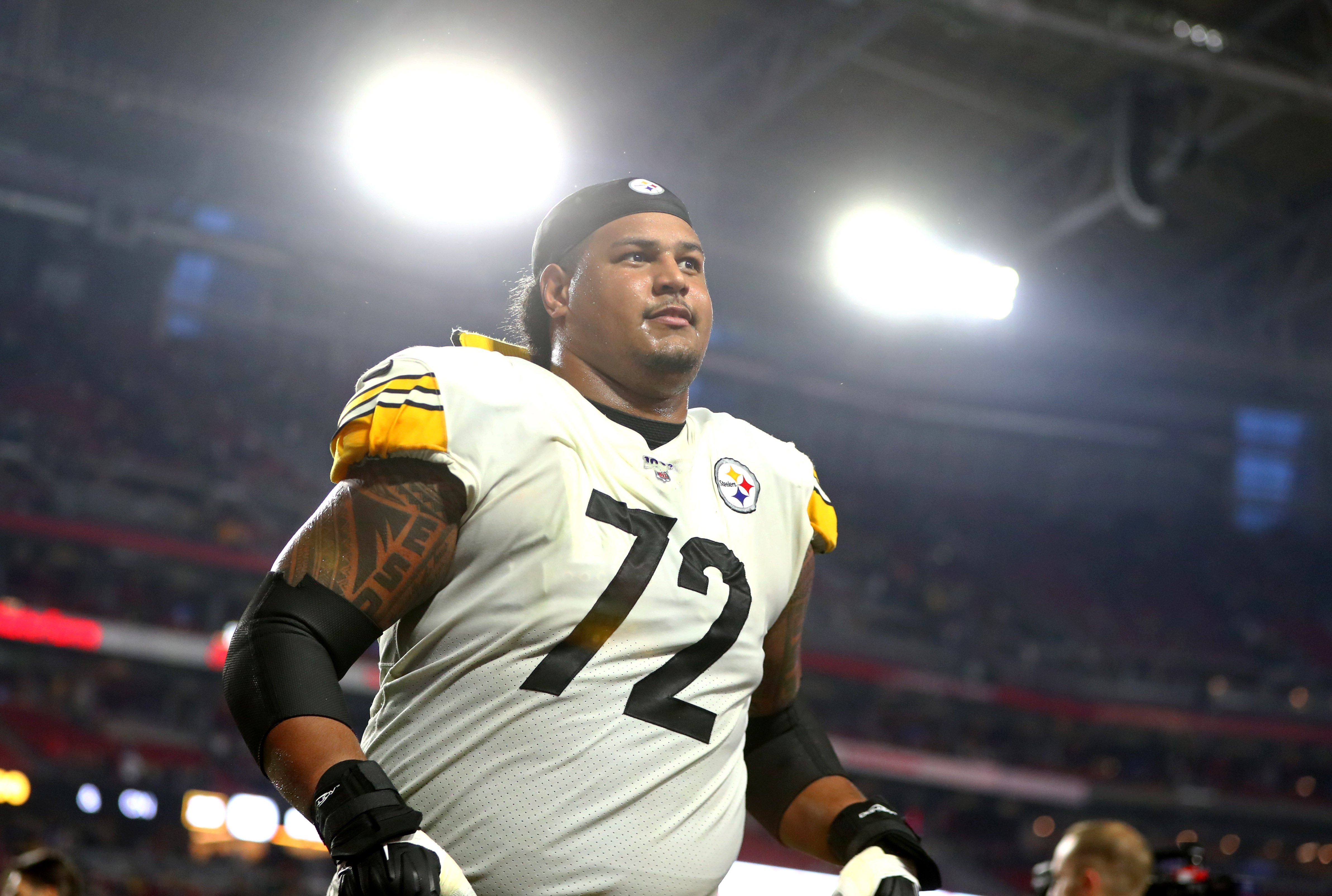 Dec 8, 2019; Glendale, AZ, USA; Pittsburgh Steelers offensive tackle Zach Banner (72) against the Arizona Cardinals at State Farm Stadium.