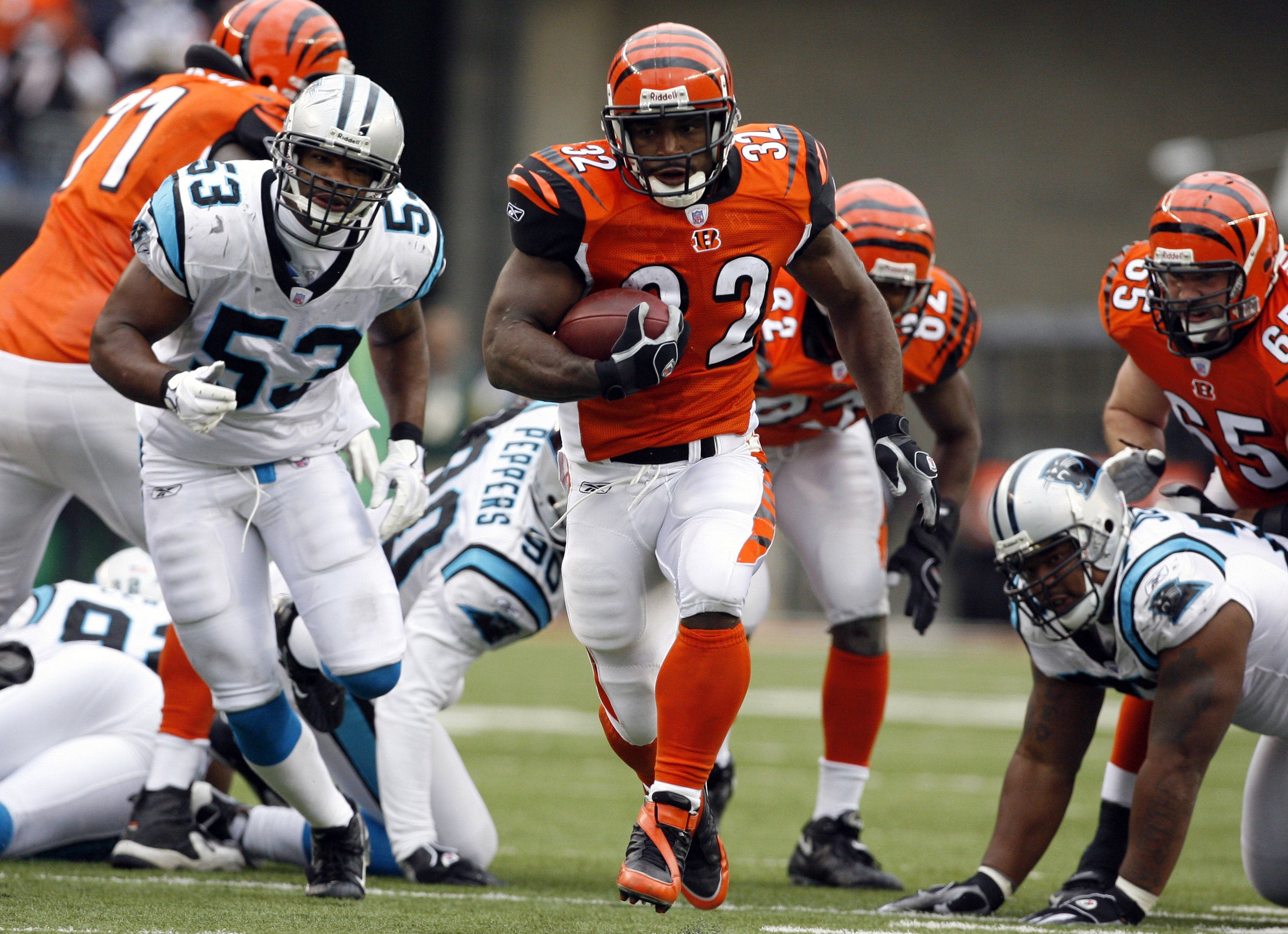 Oct 22, 2006; Cincinnati, OH, USA; Cincinnati Bengals running back (32) Rudi Johnson runs against the Carolina Panthers at Paul Brown Stadium. The Bengals beat the Panthers 17-14.