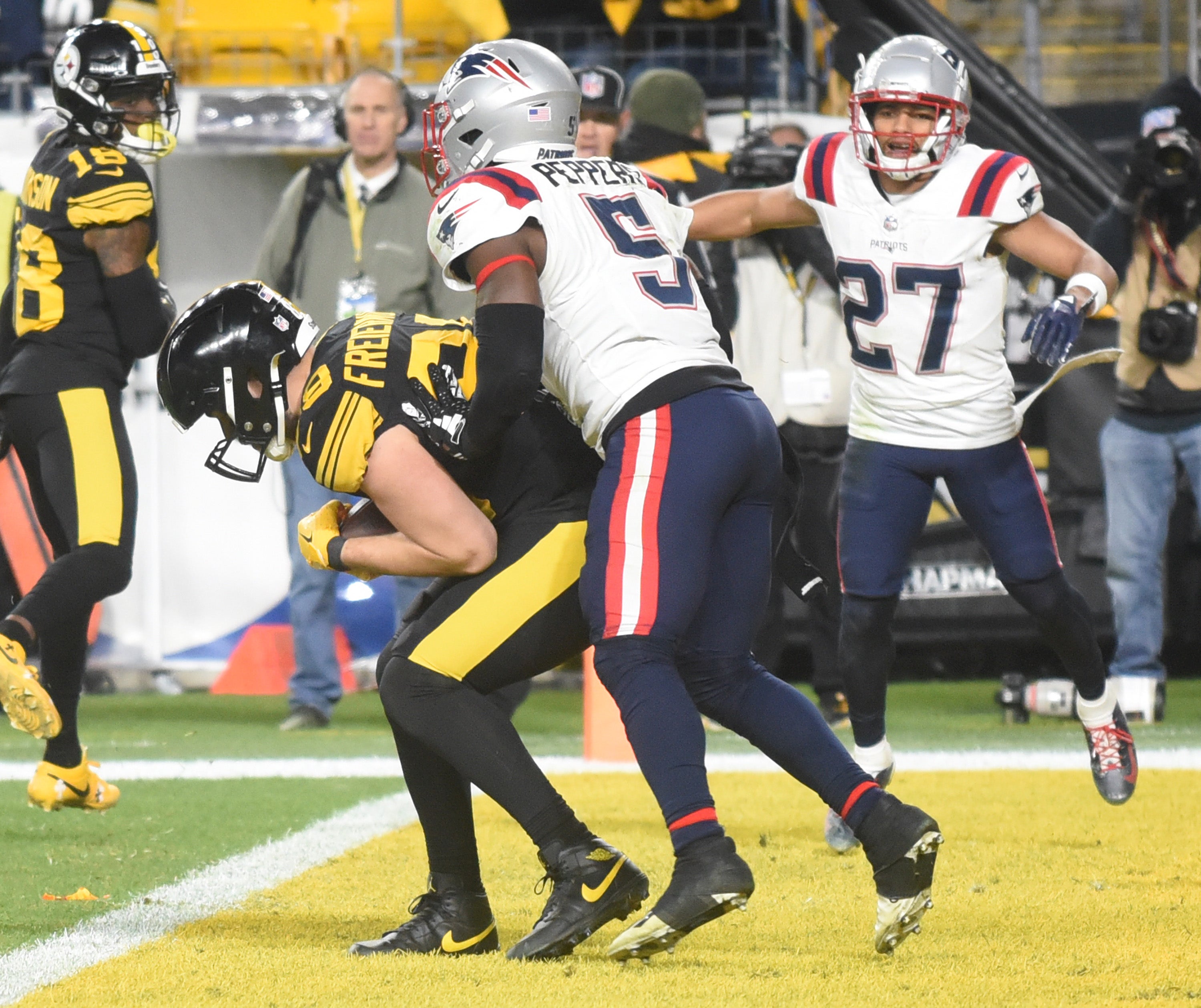 Dec 7, 2023; Pittsburgh, Pennsylvania, USA; Pittsburgh Steelers tight end Pat Freiermuth (88) catches a two point conversion in front of New England Patriots defensive back Jabrill Peppers (5) during the fourth quarter at Acrisure Stadium. The Patriots won 21-18.