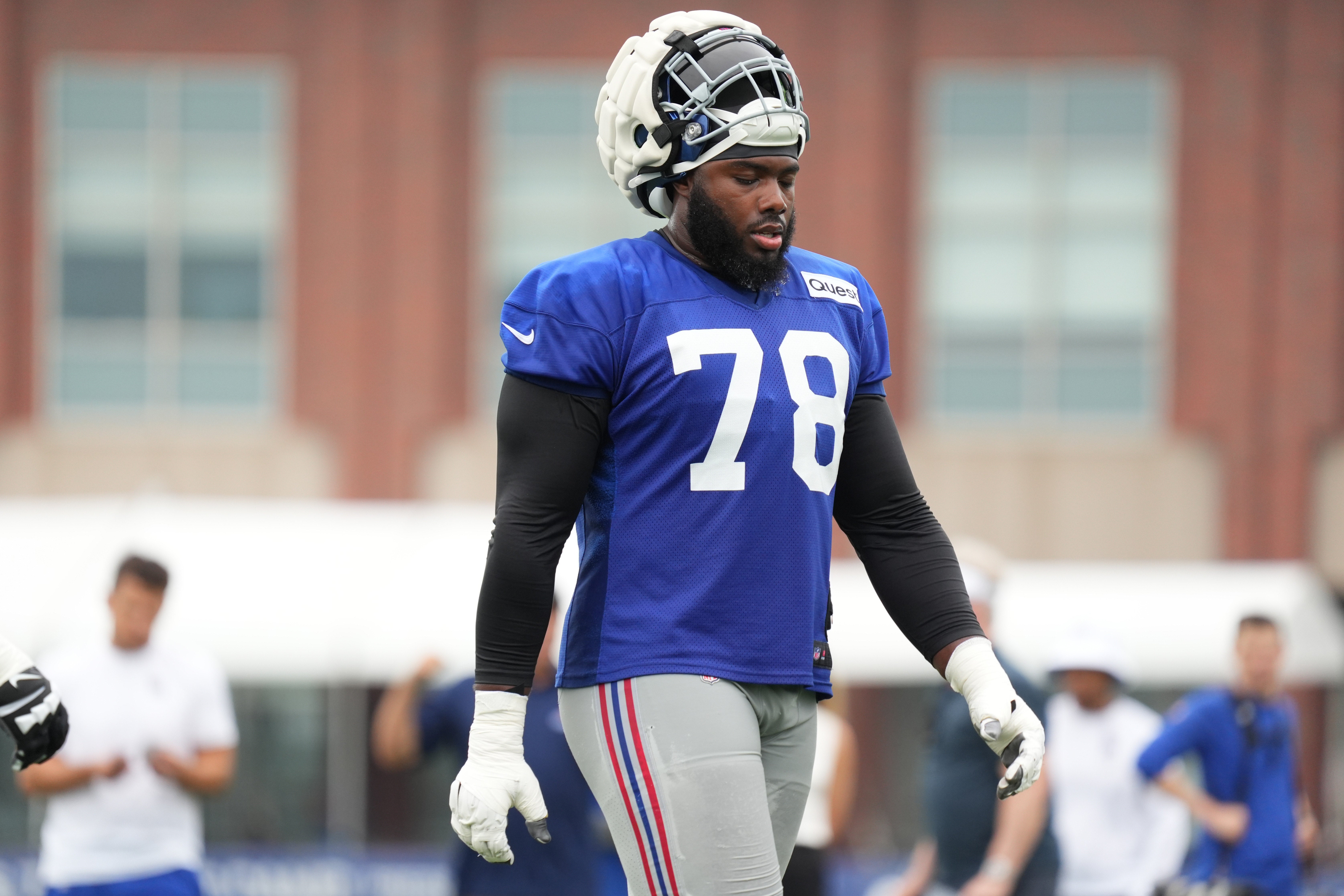 Jul 25, 2024; East Rutherford, NY, USA; New York Giants offensive tackle Andrew Thomas (78) takes a water break during training camp at Quest Diagnostics Training Center.