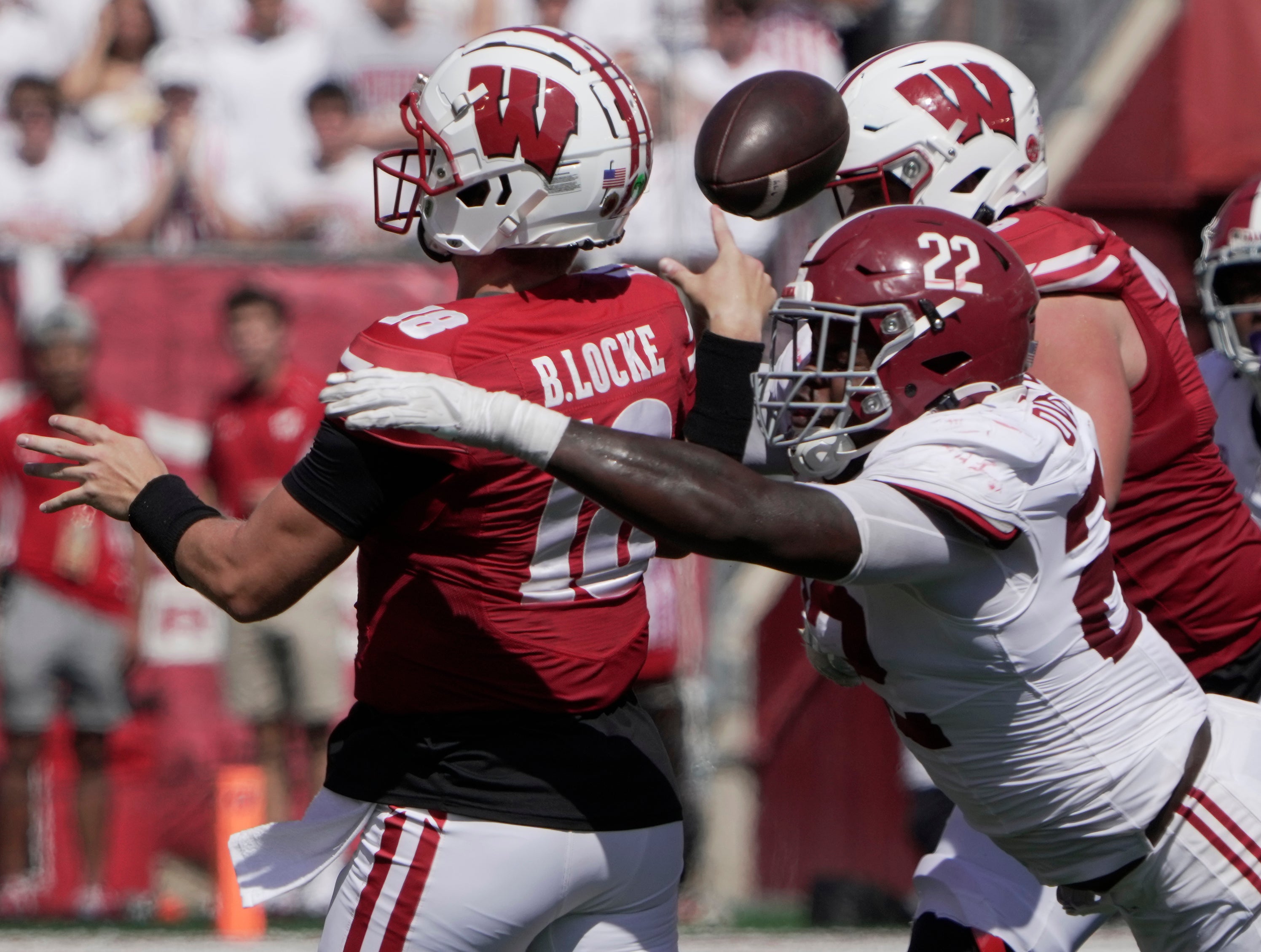 Alabama defensive lineman LT Overton