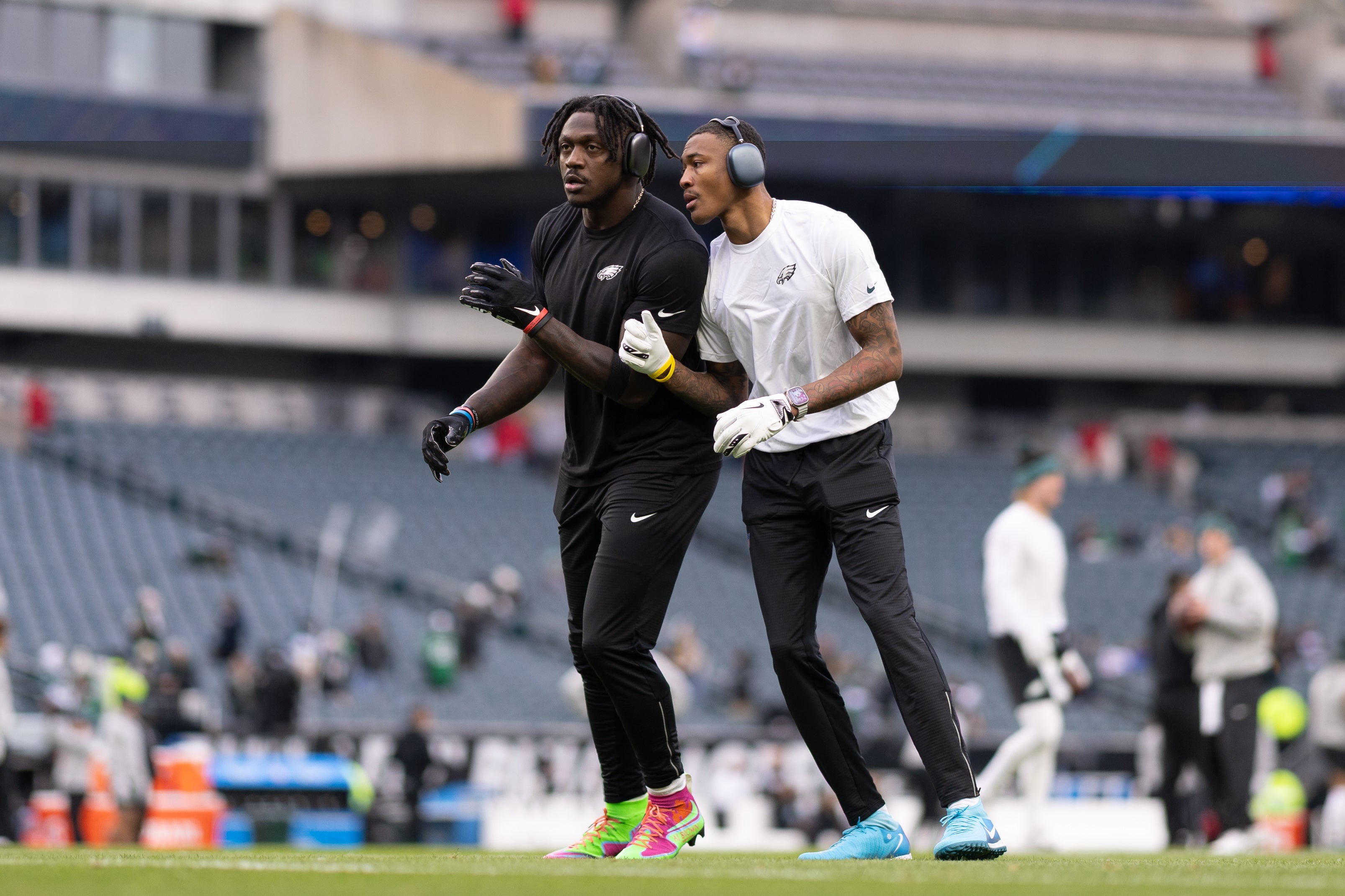 Philadelphia Eagles wide receivers A.J. Brown (L) and DeVonta Smith (R) warm up before action against the Pittsburgh Steelers at Lincoln Financial Field.