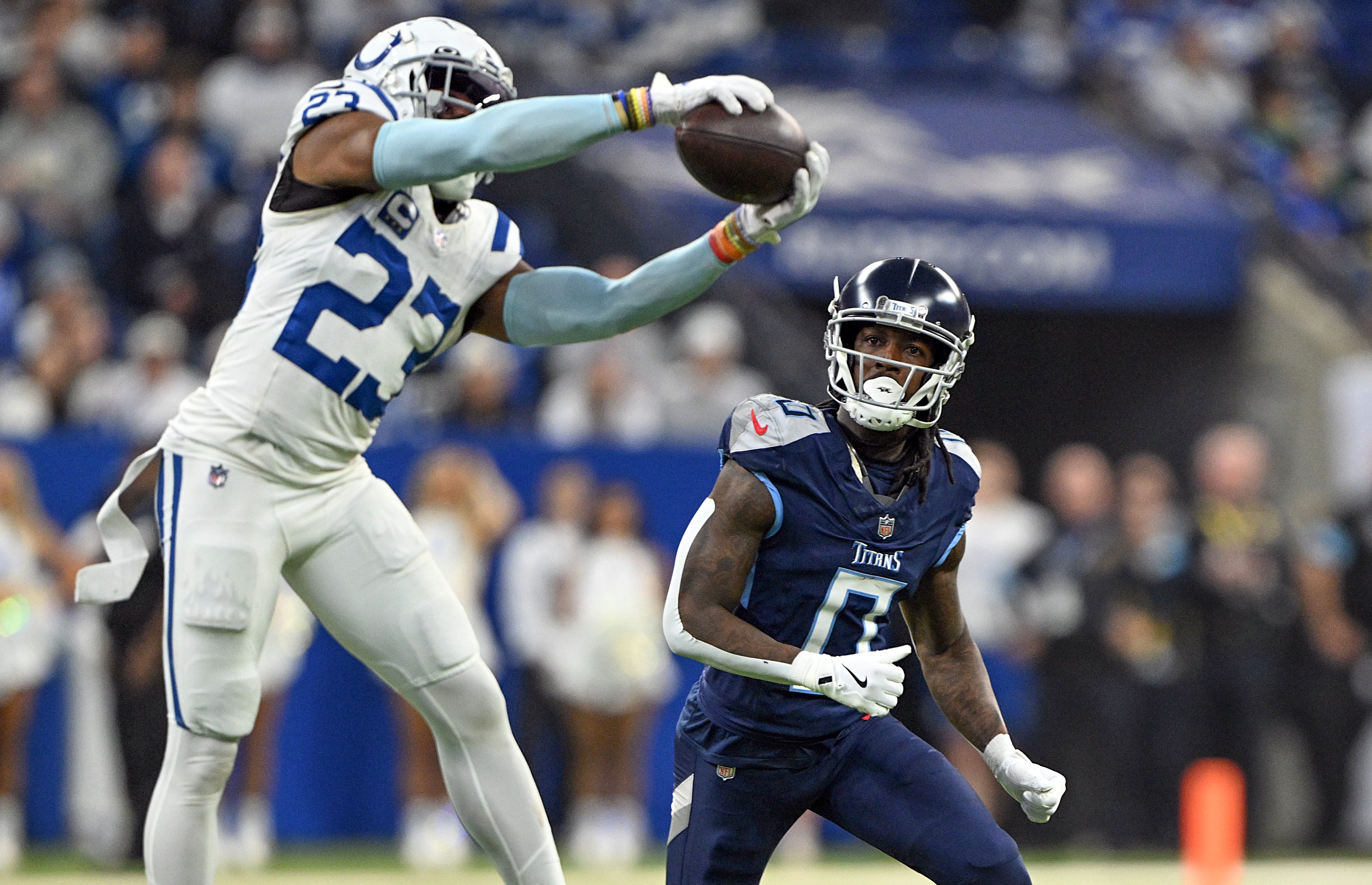 Colts CB Kenny Moore II intercepts a pass