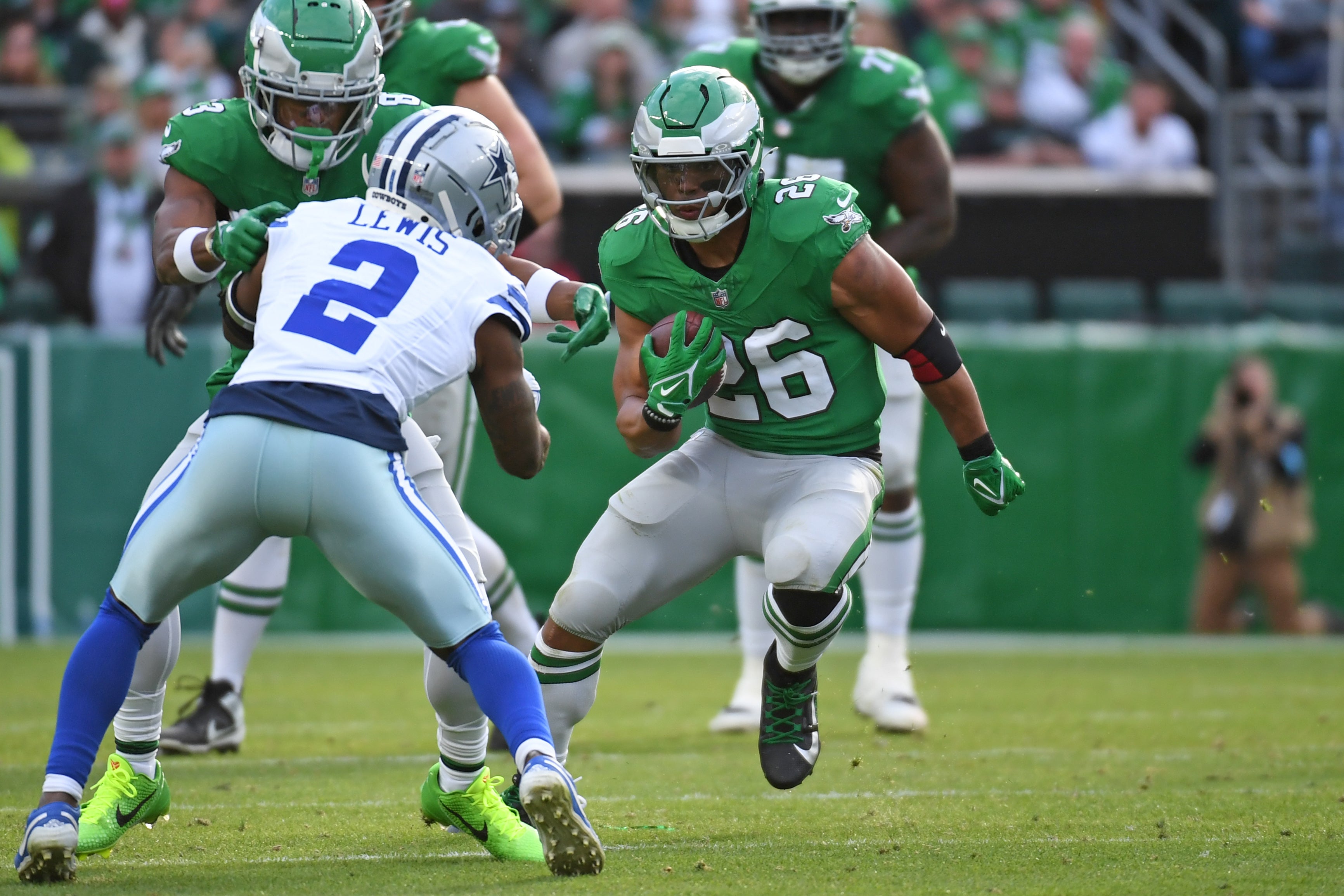 Philadelphia Eagles running back Saquon Barkley (26) runs with the football during the second quarter against the Dallas Cowboysat Lincoln Financial Field.