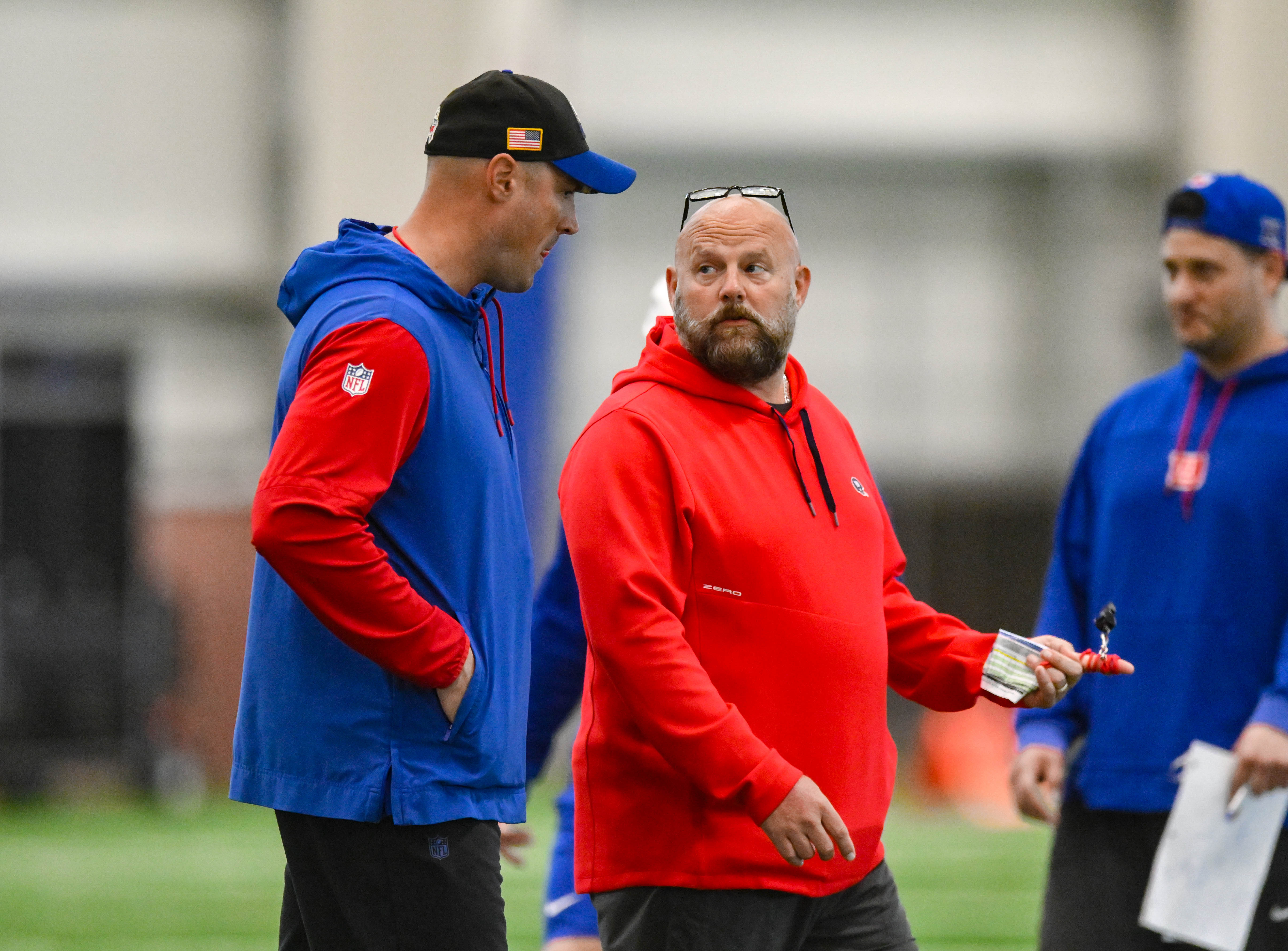 Jun 17, 2025; East Rutherford, NJ, USA; New York Giants head coach Brian Daboll (right) talks with offensive coordinator Mike Kafka during minicamp at Quest Diagnostics Training Center.