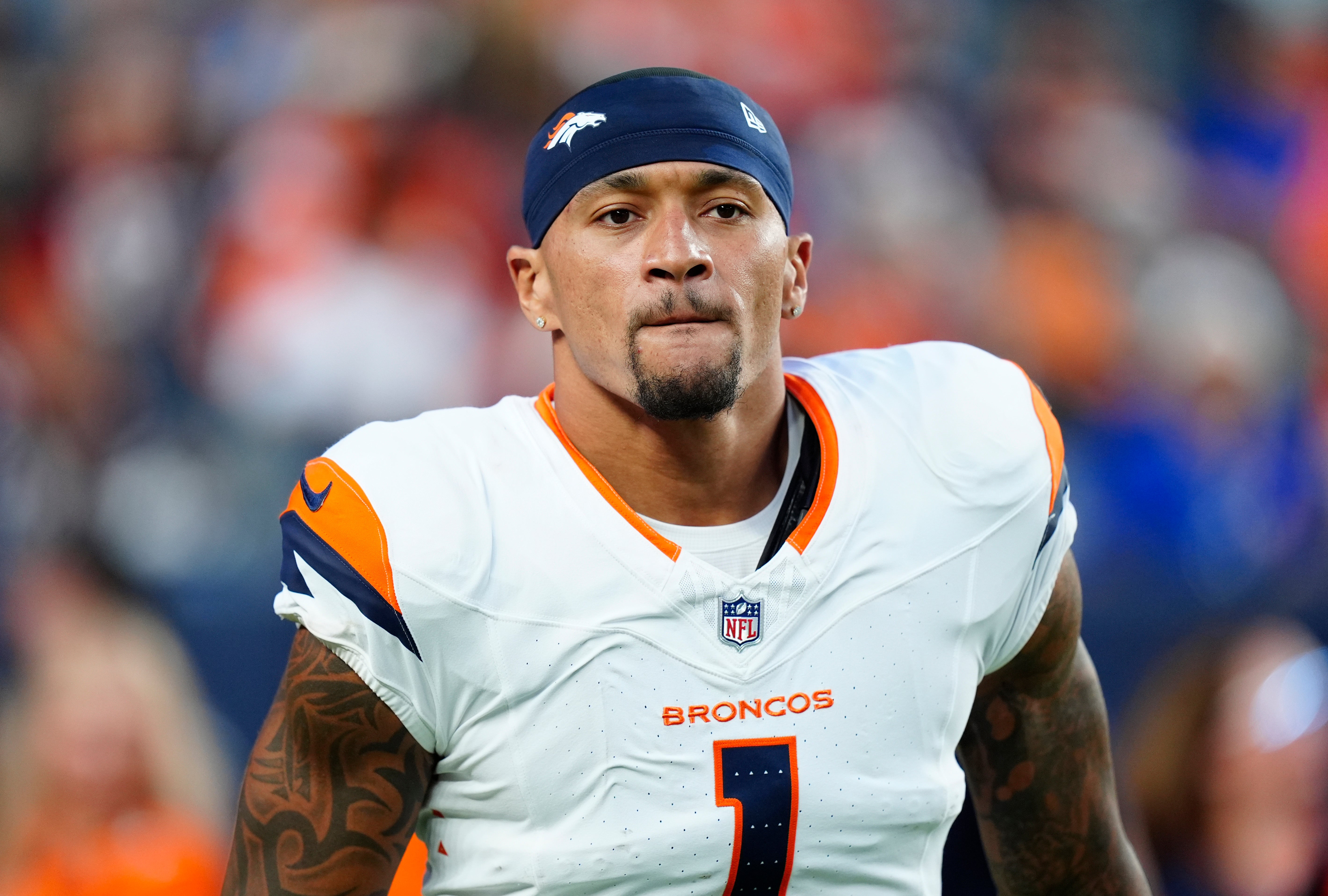 Aug 16, 2025; Denver, Colorado, USA; Denver Broncos tight end Evan Engram (1) during the first quarter against the Arizona Cardinals at Empower Field at Mile High.