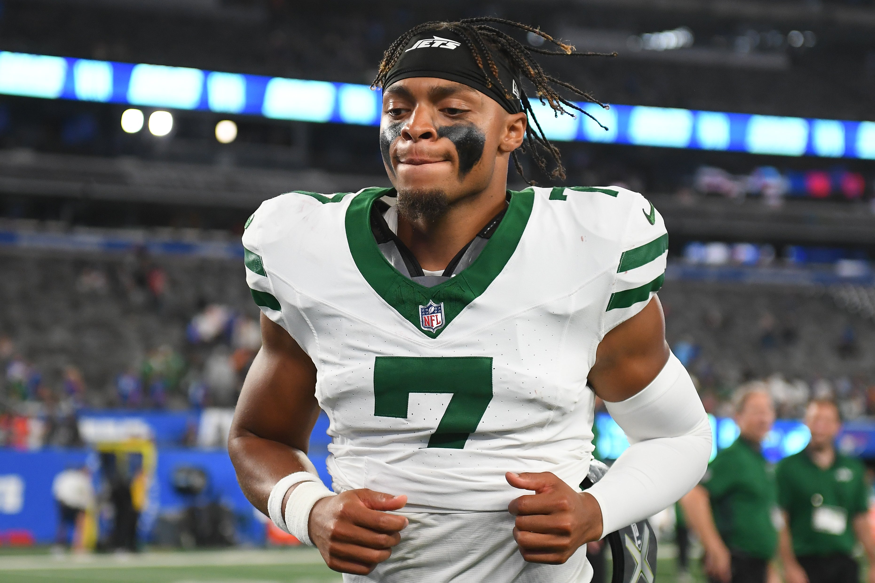 Aug 16, 2025; East Rutherford, New Jersey, USA; New York Jets quarterback Justin Fields (7) jogs off the field following a game against the New York Giants at MetLife Stadium.
