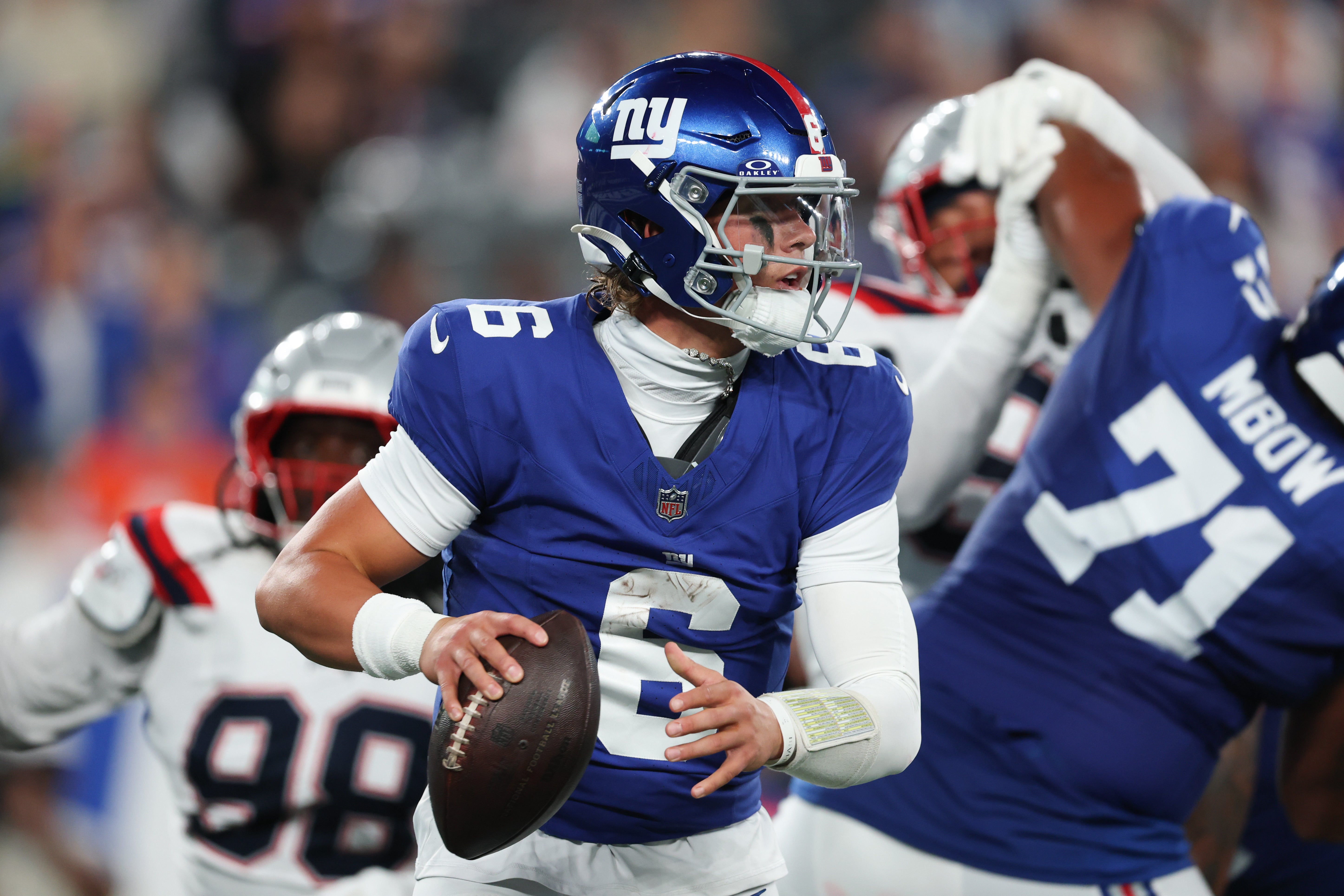Aug 21, 2025; East Rutherford, New Jersey, USA; New York Giants quarterback Jaxson Dart (6) drops back to pass during the first half against the New England Patriots at MetLife Stadium.