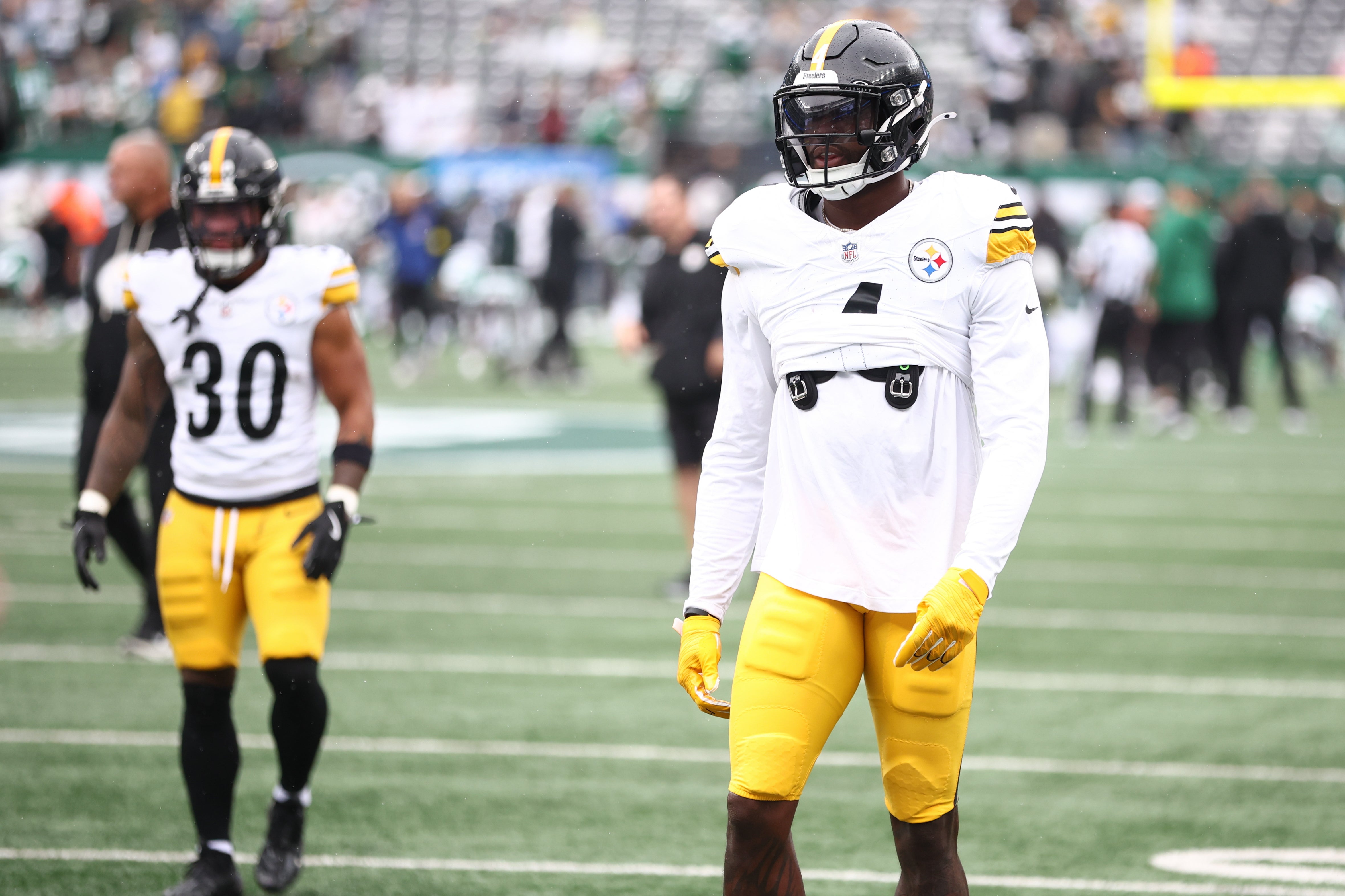 Sep 7, 2025; East Rutherford, New Jersey, USA; Pittsburgh Steelers wide receiver DK Metcalf (4) warms up before the game against the New York Jets at MetLife Stadium.