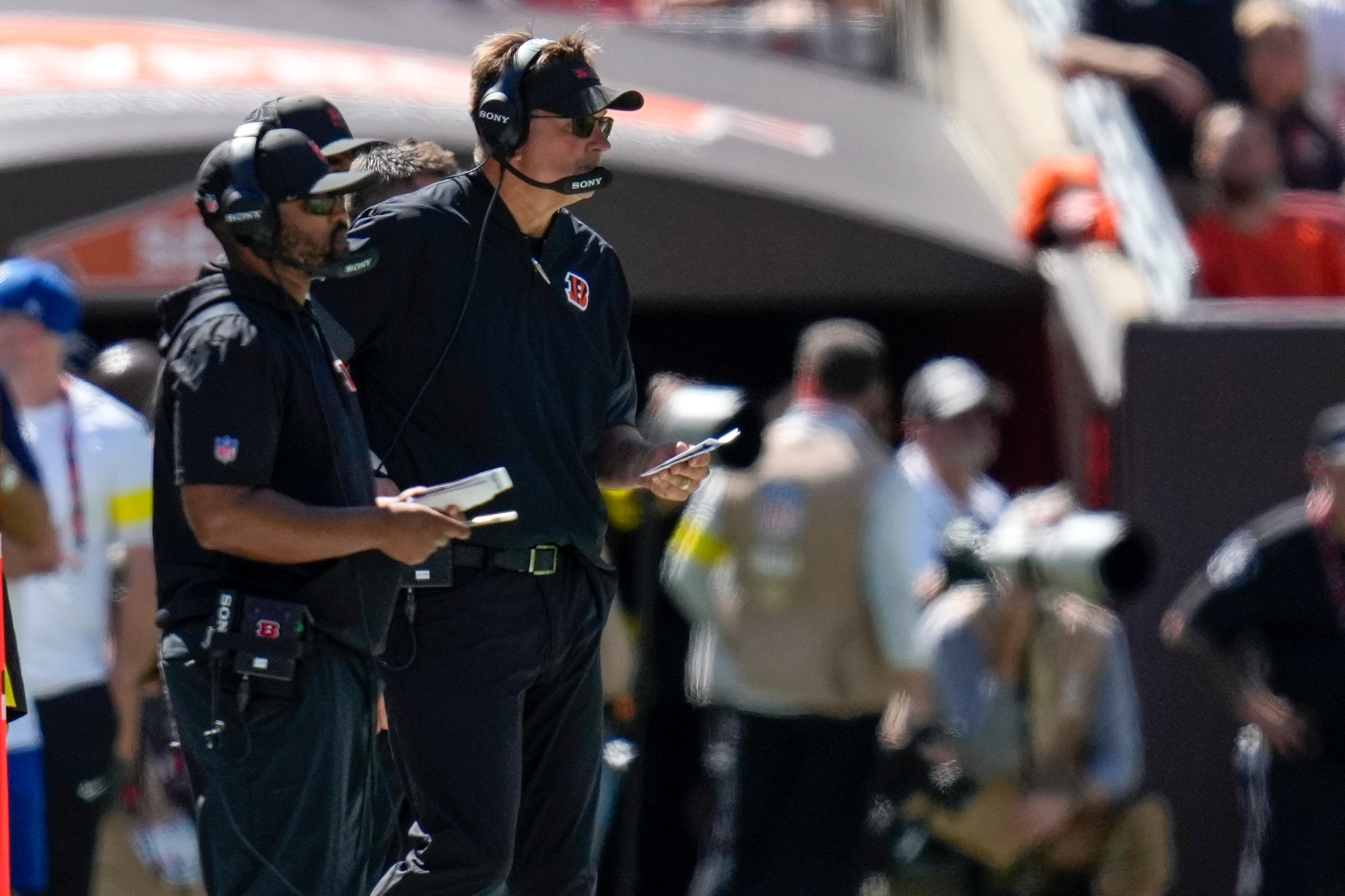 Cincinnati Bengals defensive coordinator Al Golden looks on from the sideline in the second quarter of the NFL Week 1 game between the Cleveland Browns and the Cincinnati Bengals at Huntington Bank Field in Cleveland on Sunday, Sept. 7, 2025.