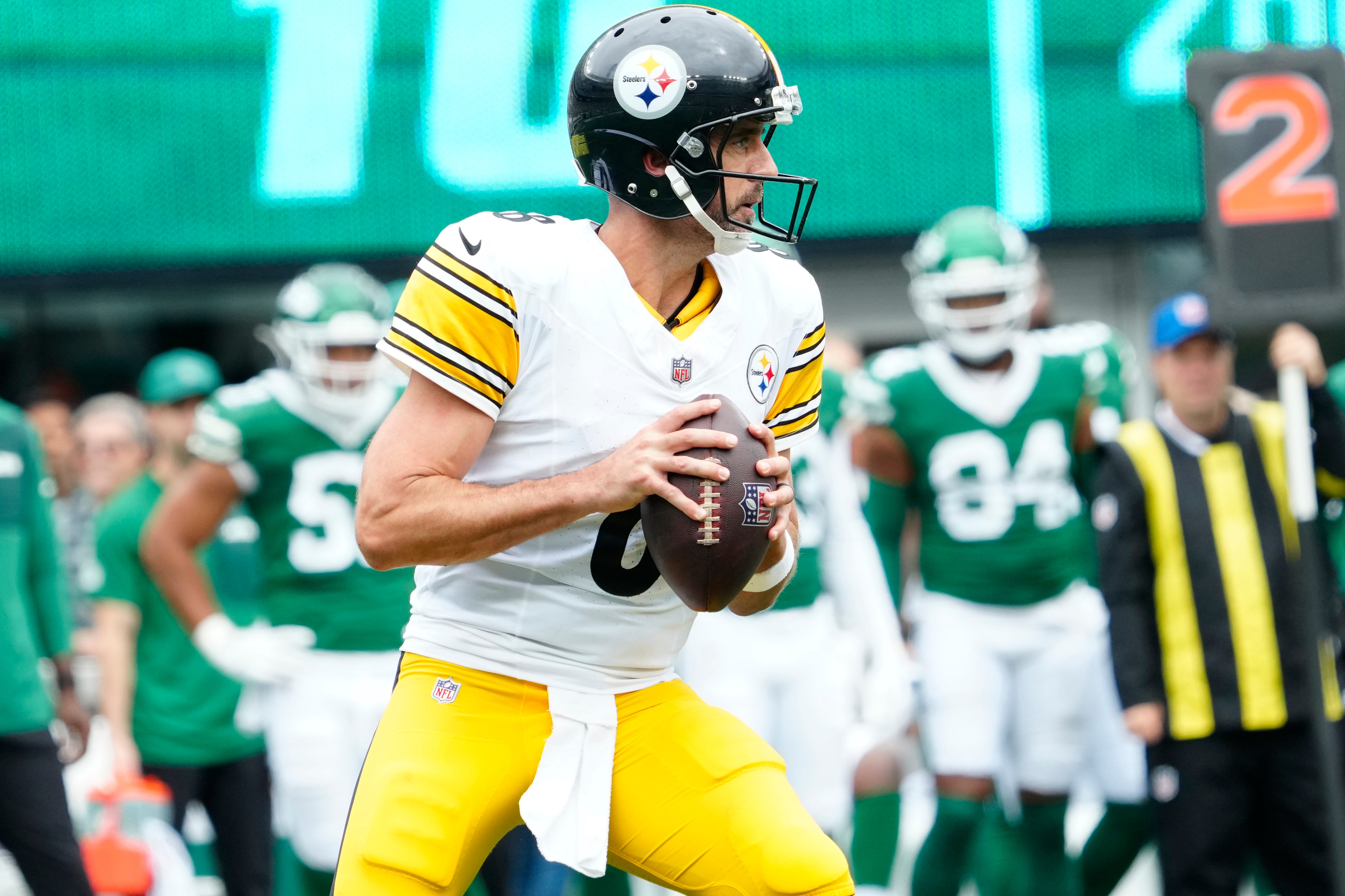 Pittsburgh Steelers quarterback Aaron Rodgers (8) looks for an open teammate, Sunday, September 7, 2025, in East Rutherford.