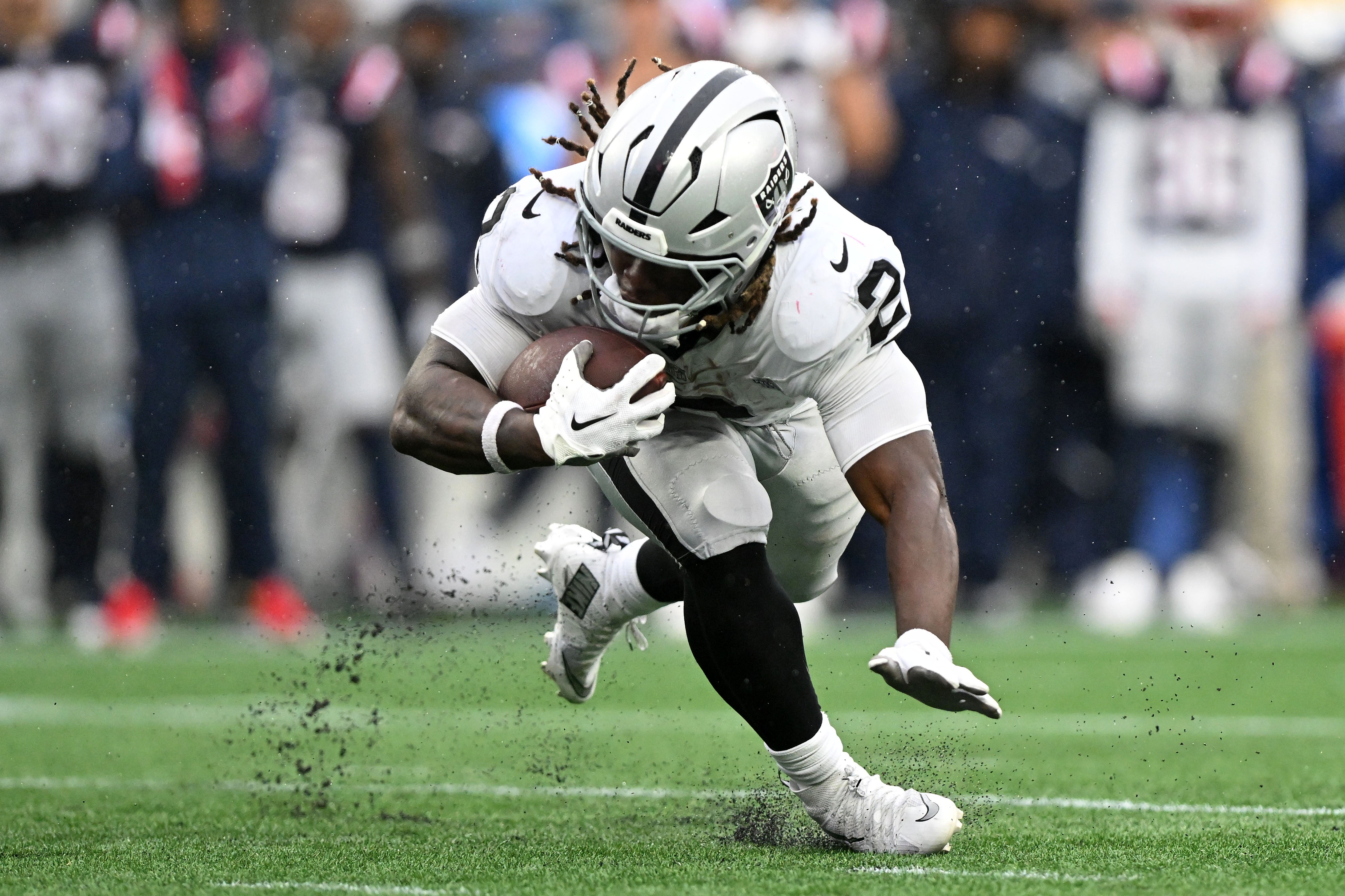 Sep 7, 2025; Foxborough, Massachusetts, USA; Las Vegas Raiders running back Ashton Jeanty (2) rushes the ball against the New England Patriots during the second half at Gillette Stadium.