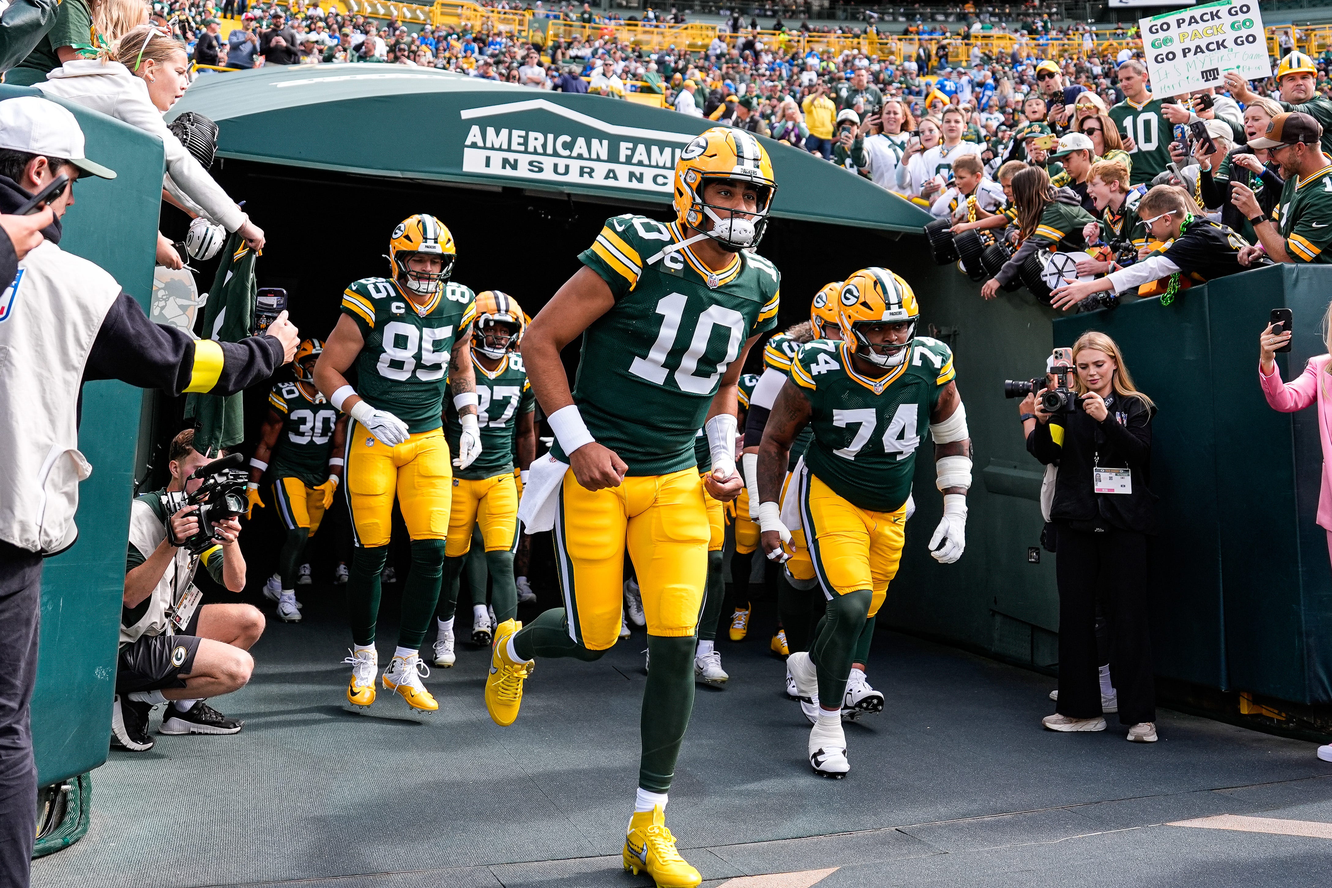 Green Bay Packers quarterback Jordan Love (10) takes the field for warm up at Lambeau Field in Green Bay, Wis., on Sunday, September 7, 2025.