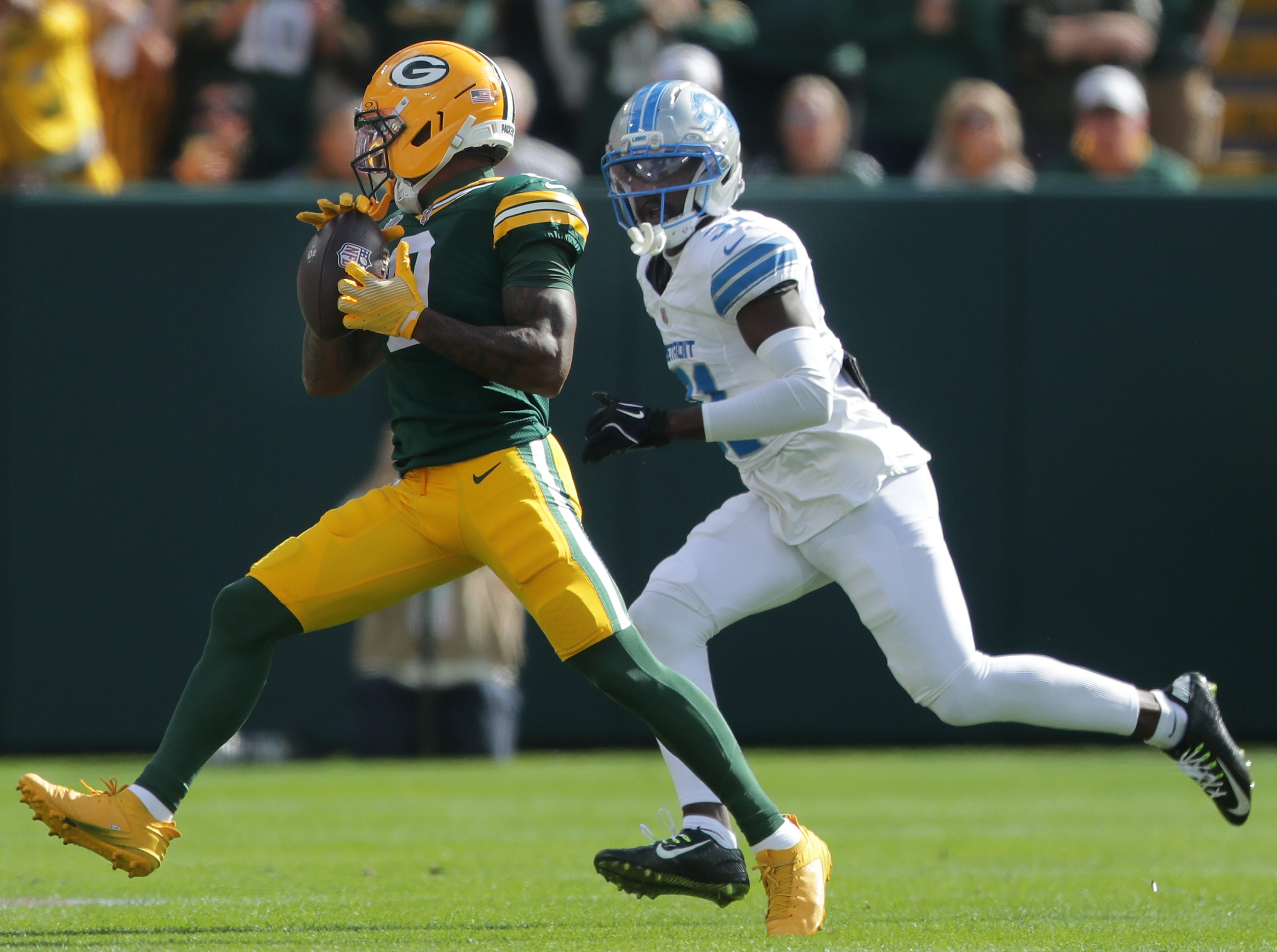Green Bay Packers wide receiver Matthew Golden (0) catches a pass in front of Detroit Lions cornerback Amik Robertson (21) on Sunday, September 7, 2025, at Lambeau Field in Green Bay, Wis.
