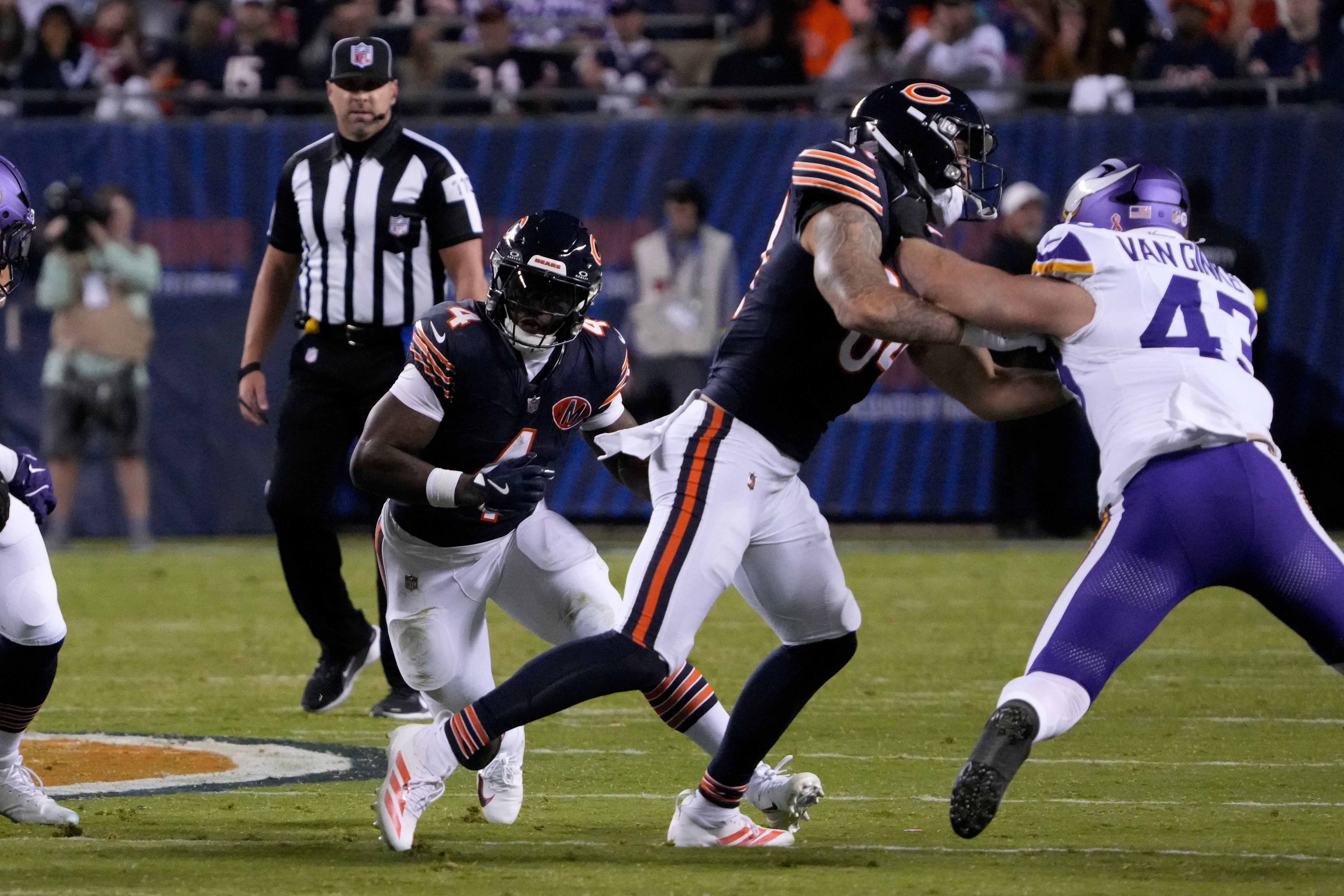 Sep 8, 2025; Chicago, Illinois, USA; Chicago Bears running back D'Andre Swift (4) rushes the ball against the Minnesota Vikings during the first half at Soldier Field.
