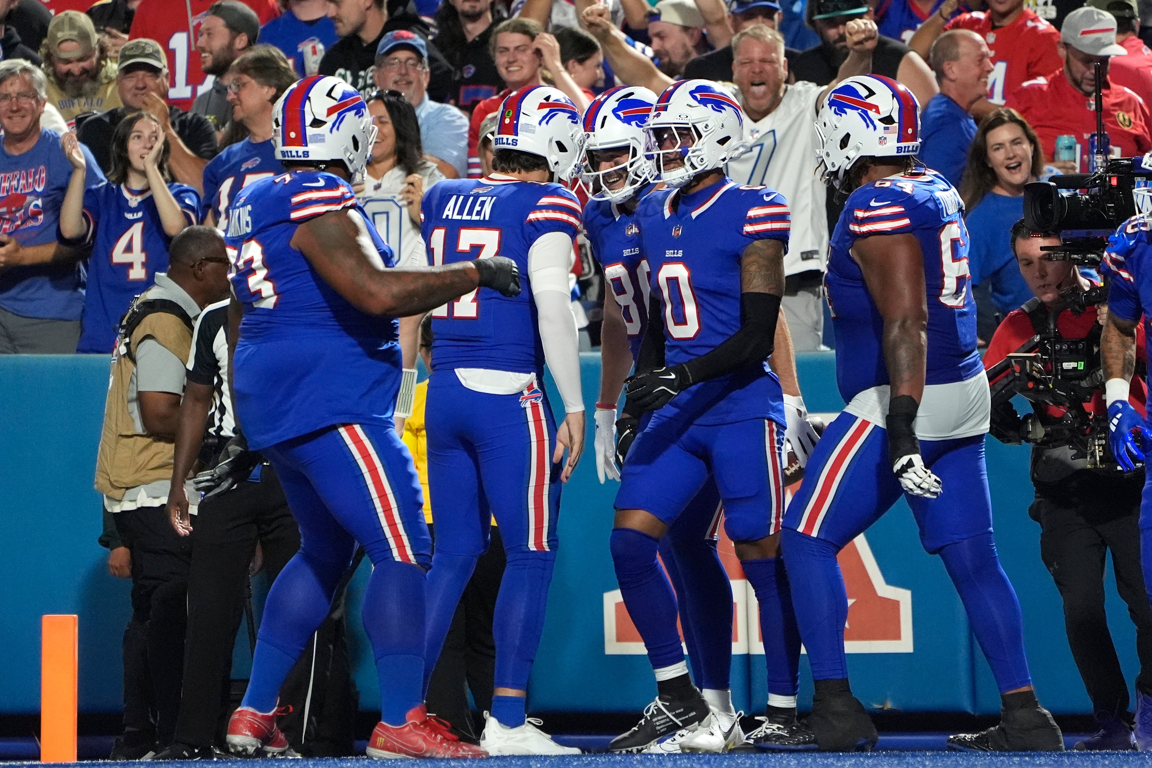 Sep 18, 2025; Orchard Park, New York, USA; Buffalo Bills tight end Dalton Kincaid (86) celebrates with quarterback Josh Allen (17) after scoring a touchdown against the Miami Dolphins in the first quarter at Highmark Stadium.