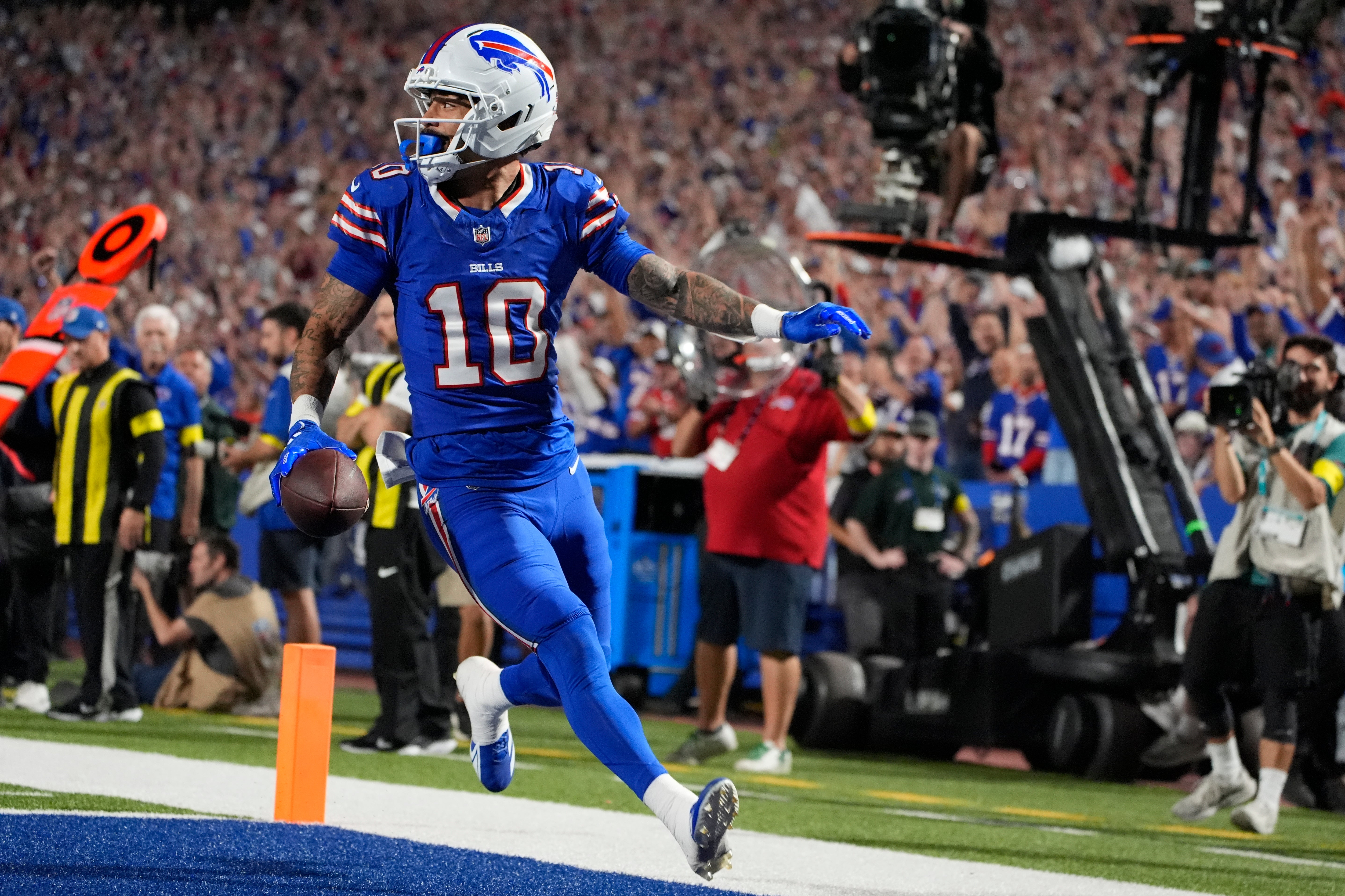 Sep 18, 2025; Orchard Park, New York, USA; Buffalo Bills wide receiver Khalil Shakir (10) scores a touchdown against the Miami Dolphins in the fourth quarter at Highmark Stadium.