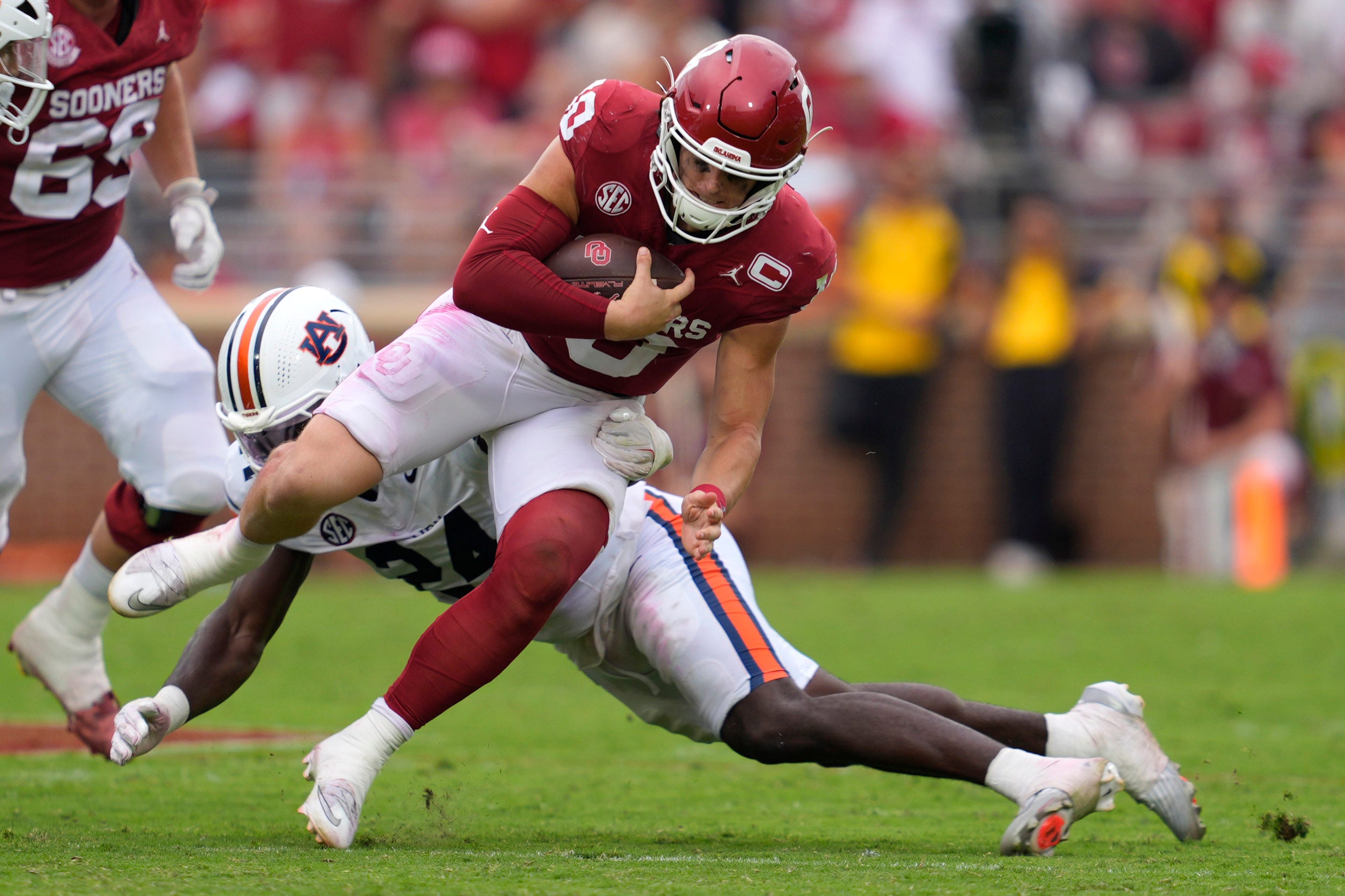 Oklahoma Sooners quarterback John Mateer (10) is brought down by Auburn Tigers safety AnQuon Fegans (21) during a college football game between the University of Oklahoma Sooners (OU) and the Auburn Tigers at Gaylord Family Ð Oklahoma Memorial Stadium in Norman, Okla., Saturday,Sept. 20, 2025. Oklahoma won 24-17.