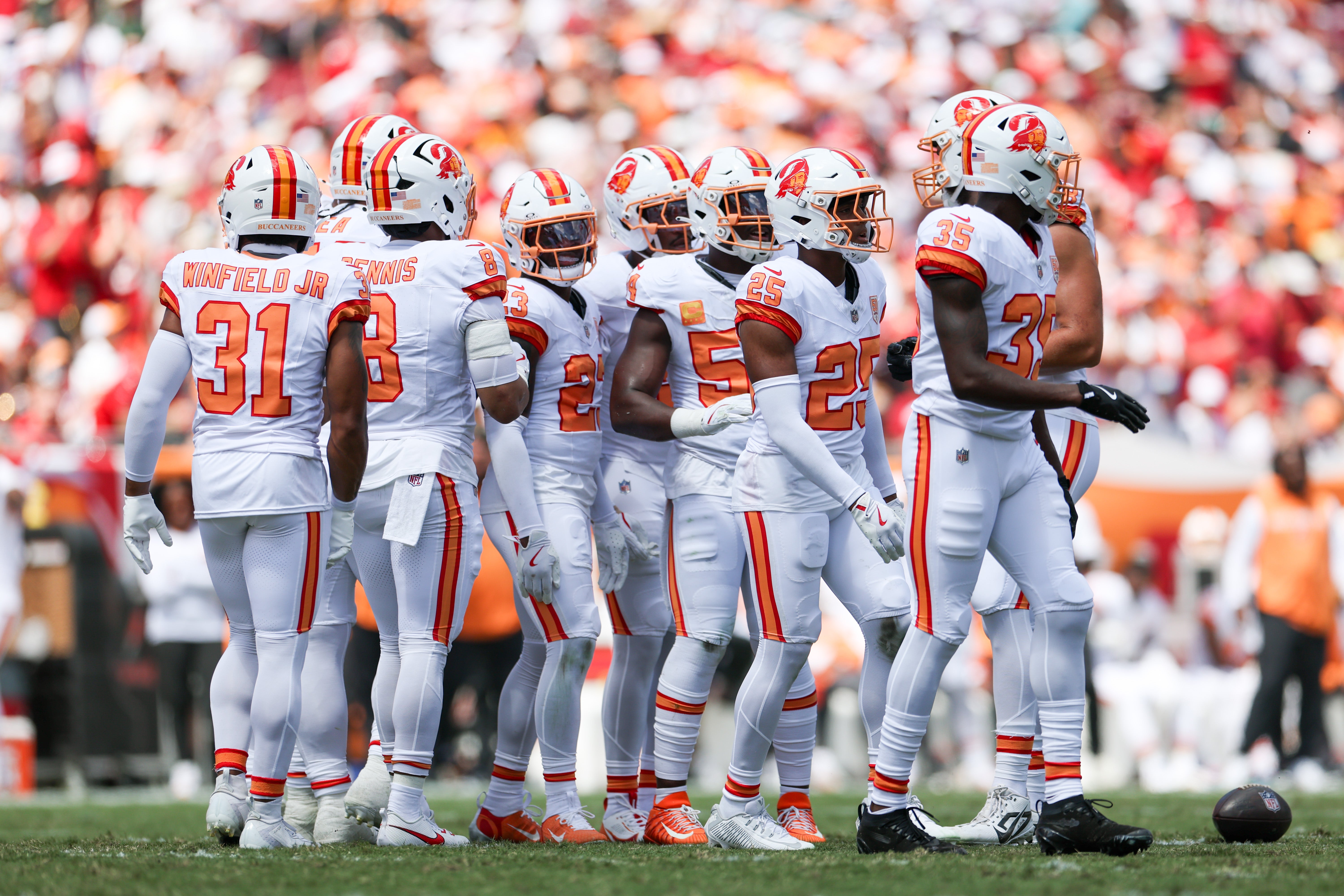 Sep 21, 2025; Tampa, Florida, USA; Tampa Bay Buccaneers safety Antoine Winfield Jr. (31) and the dense line up against the New York Jets in the first quarter at Raymond James Stadium.