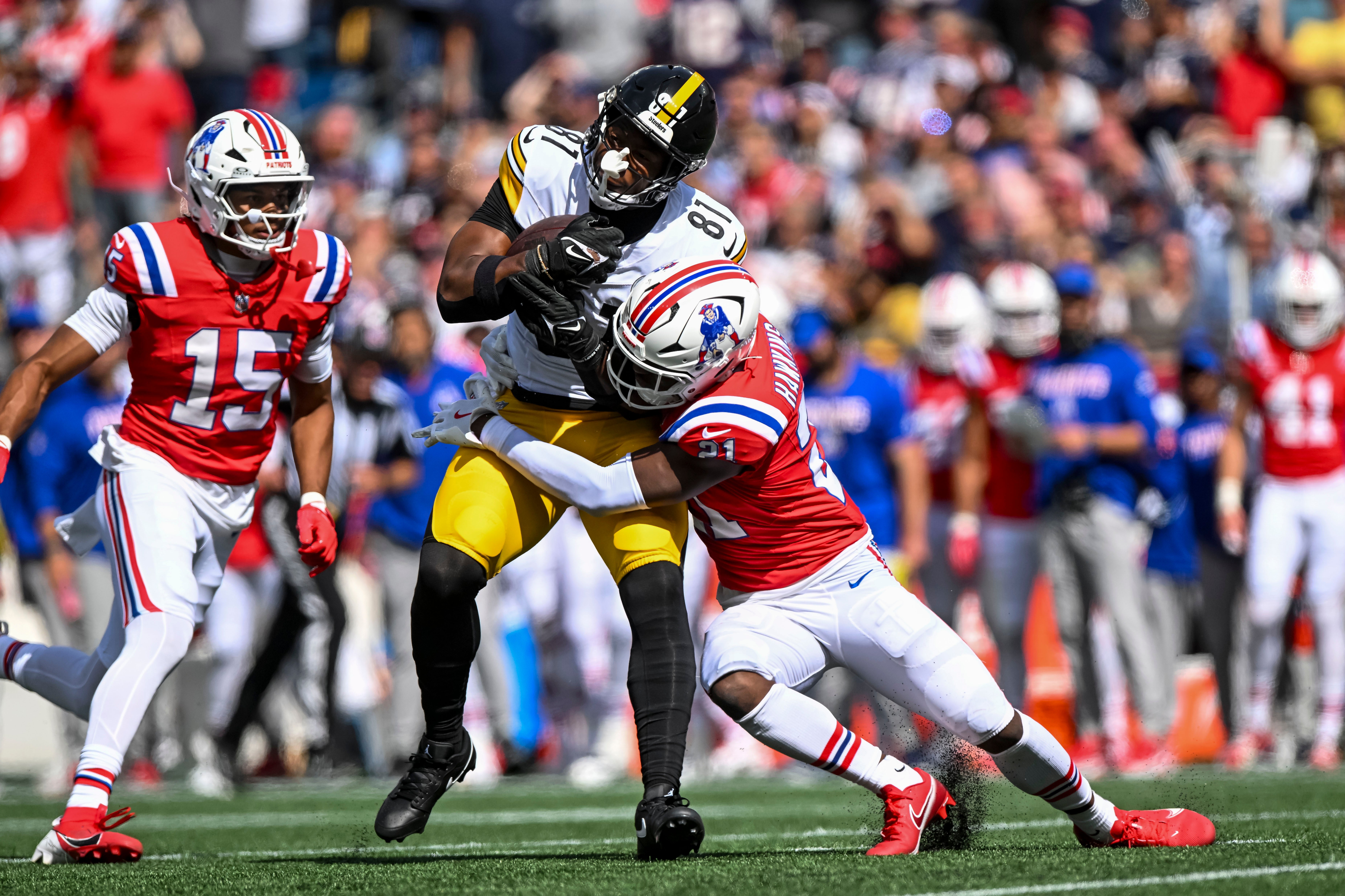 Sep 21, 2025; Foxborough, Massachusetts, USA; New England Patriots safety Jaylinn Hawkins (21) tackles Pittsburgh Steelers tight end Jonnu Smith (81)during the first quarter at Gillette Stadium.
