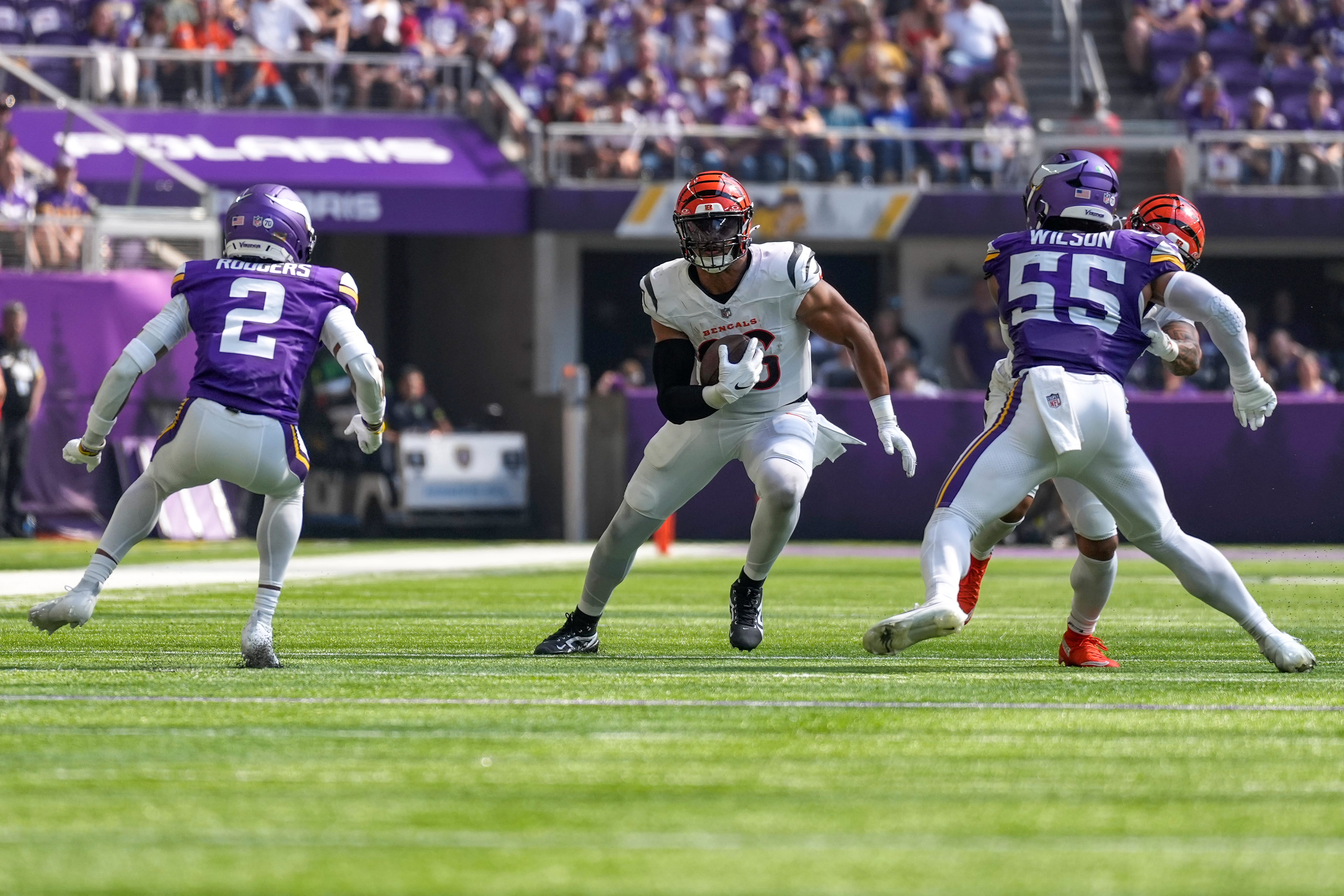 Cincinnati Bengals tight end Noah Fant (86) runs with a catch before fumbling the ball in the second quarter of the NFL Week 3 game between the Minnesota Vikings and the Cincinnati Bengals at U.S. Bank Stadium in Minneapolis on Sunday, Sept. 21, 2025.