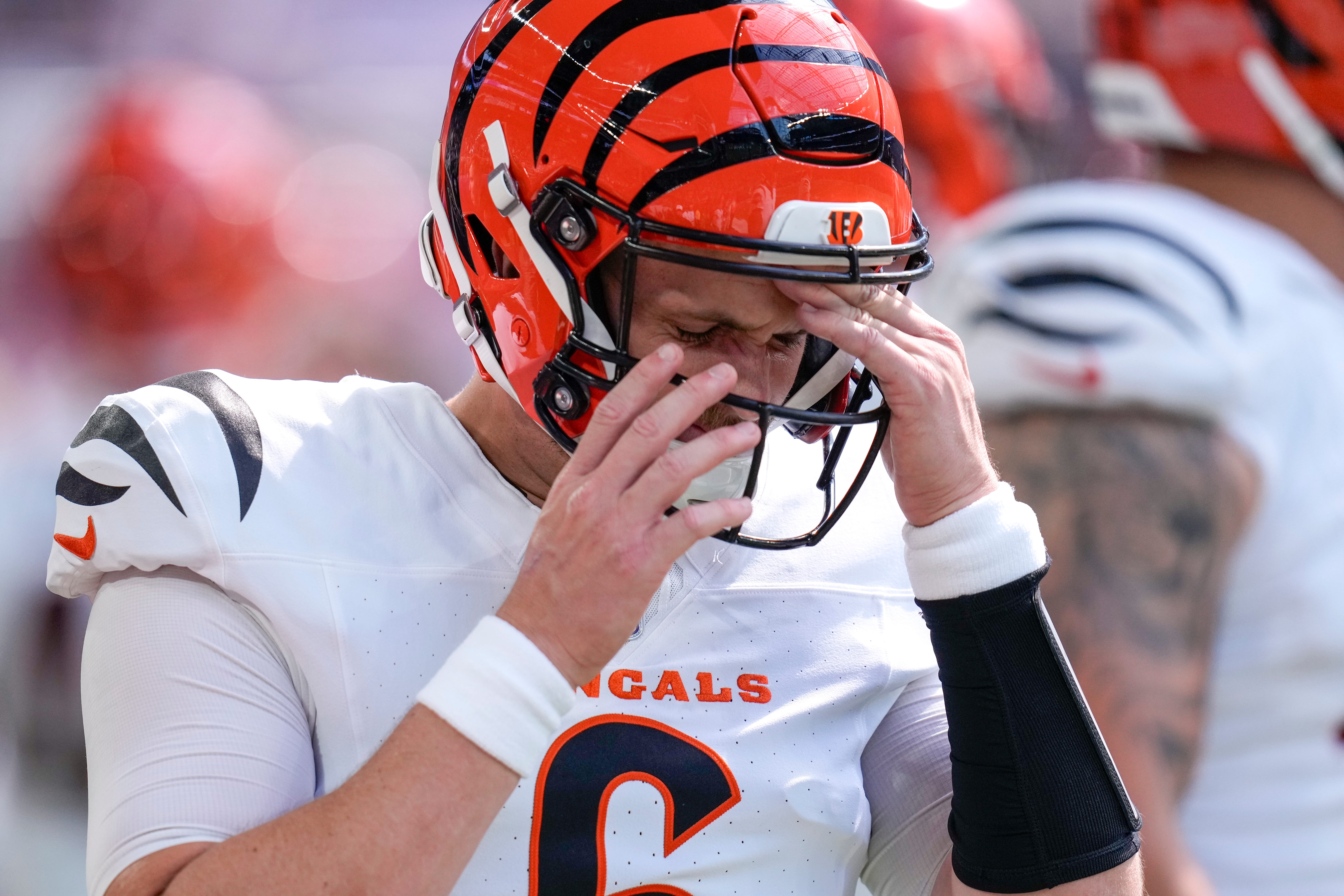 Cincinnati Bengals quarterback Jake Browning (6) pulls his helmet on in the first quarter of the NFL Week 3 game between the Minnesota Vikings and the Cincinnati Bengals at U.S. Bank Stadium in Minneapolis on Sunday, Sept. 21, 2025.