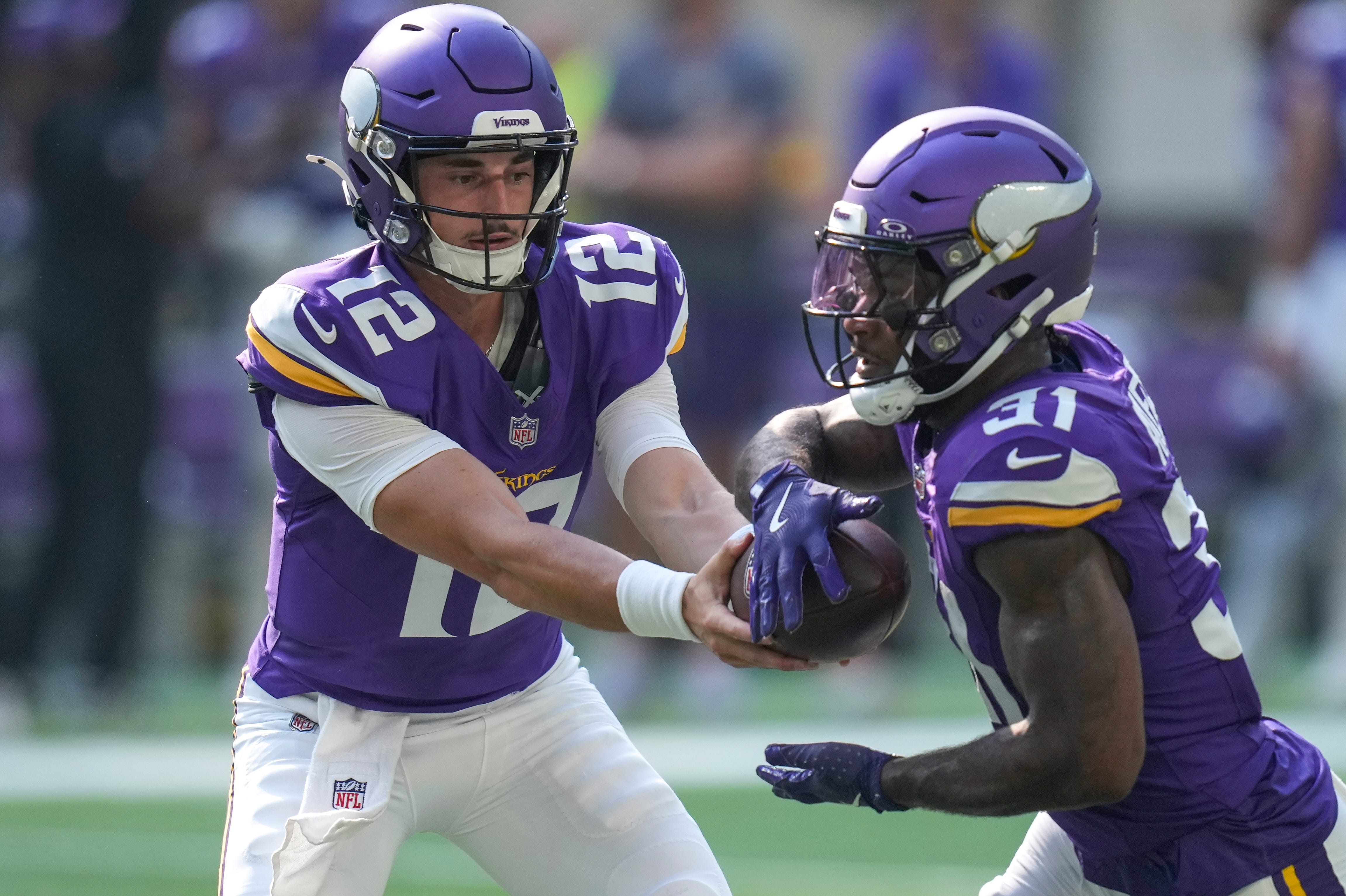 Minnesota Vikings quarterback Max Brosmer (12) hands off to running back Cam Akers (31) in the fourth quarter of the NFL Week 3 game between the Minnesota Vikings and the Cincinnati Bengals at U.S. Bank Stadium in Minneapolis on Sunday, Sept. 21, 2025. The Vikings won, 48-10.