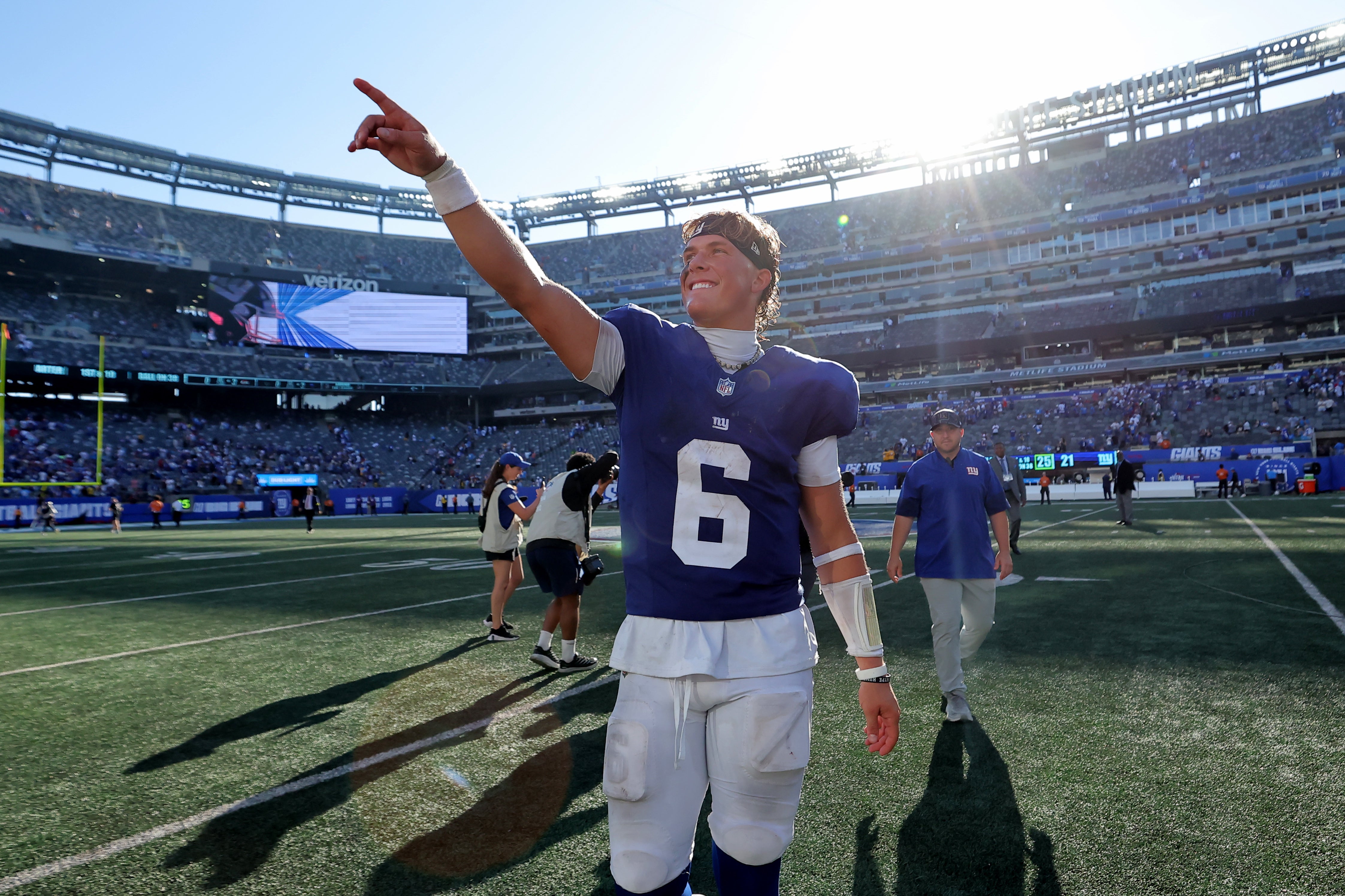Sep 28, 2025; East Rutherford, New Jersey, USA; New York Giants quarterback Jaxson Dart (6) celebrates after the game against the Los Angeles Chargers at MetLife Stadium.