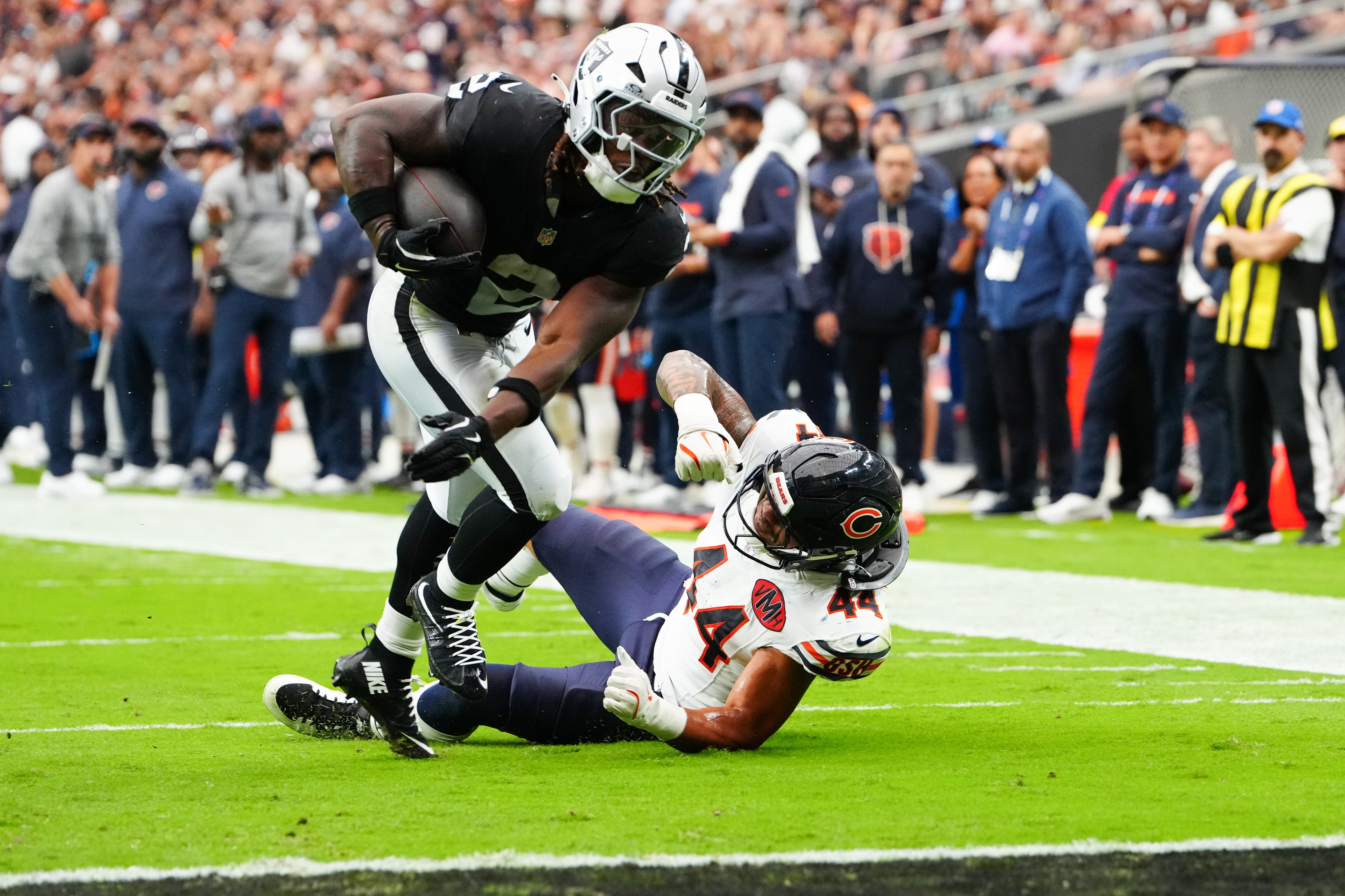 Sep 28, 2025; Paradise, Nevada, USA; Las Vegas Raiders running back Ashton Jeanty (2) catches the ball for a touchdown during the first quarter against the Chicago Bears at Allegiant Stadium.