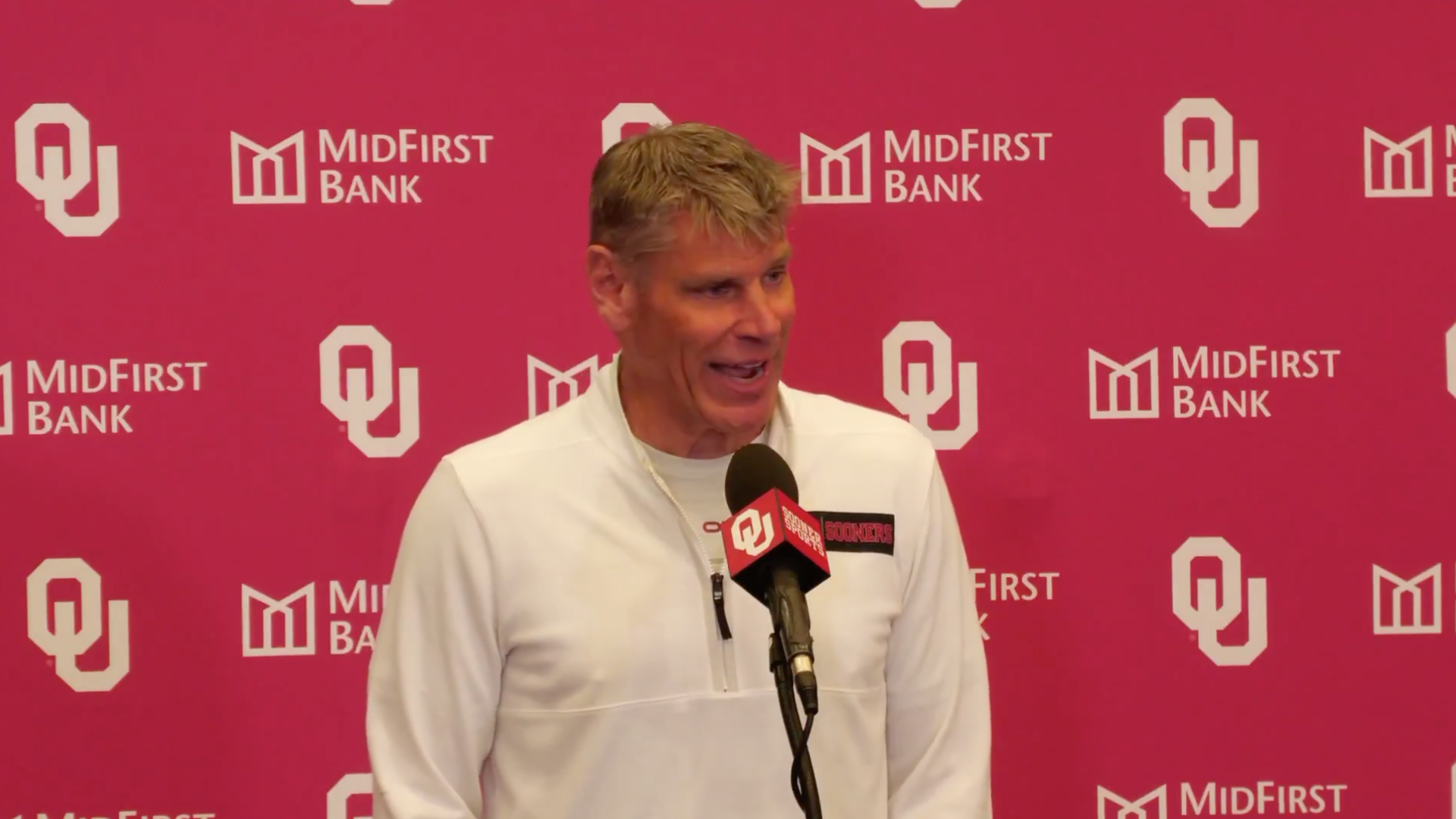 Oklahoma Sooners head coach Porter Moser