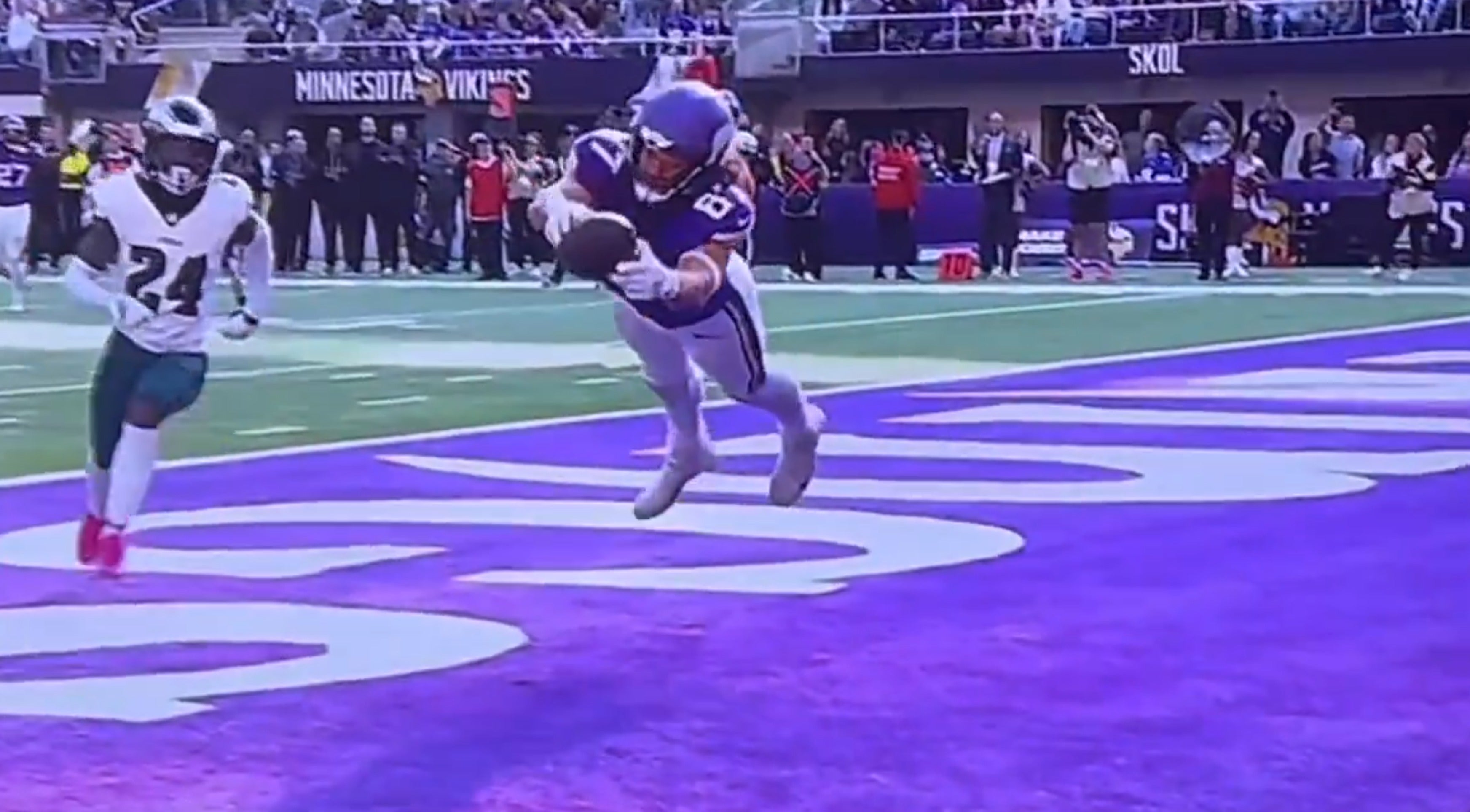 Minnesota Vikings tight end T.J. Hockenson (87) makes a diving attempt in the end zone that was ruled a touchdown, but overturned in the fourth quarter.
