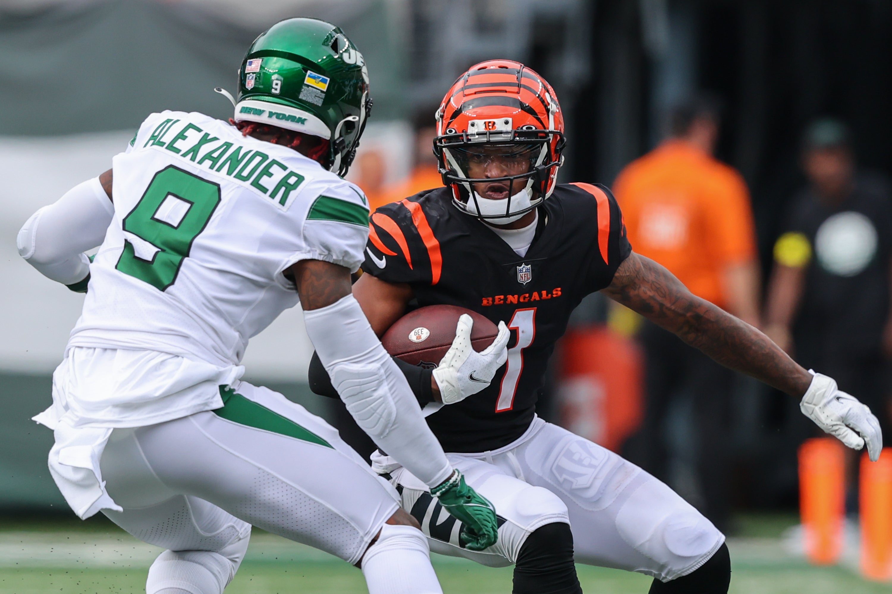Sep 25, 2022; East Rutherford, New Jersey, USA; Cincinnati Bengals wide receiver Ja'Marr Chase (1) runs with the ball against the New York Jets during the second half at MetLife Stadium.