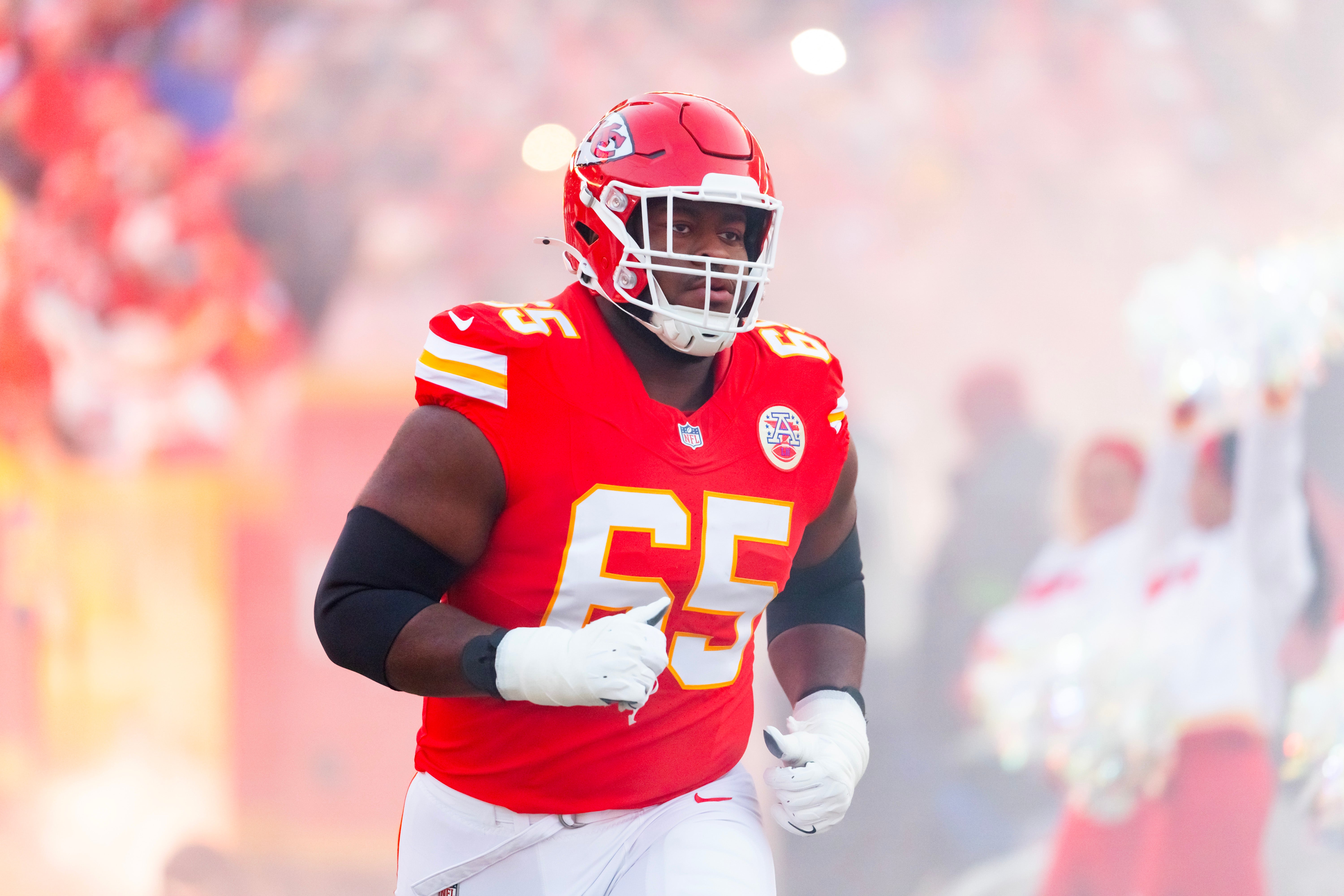 Kansas City Chiefs guard Trey Smith (65)