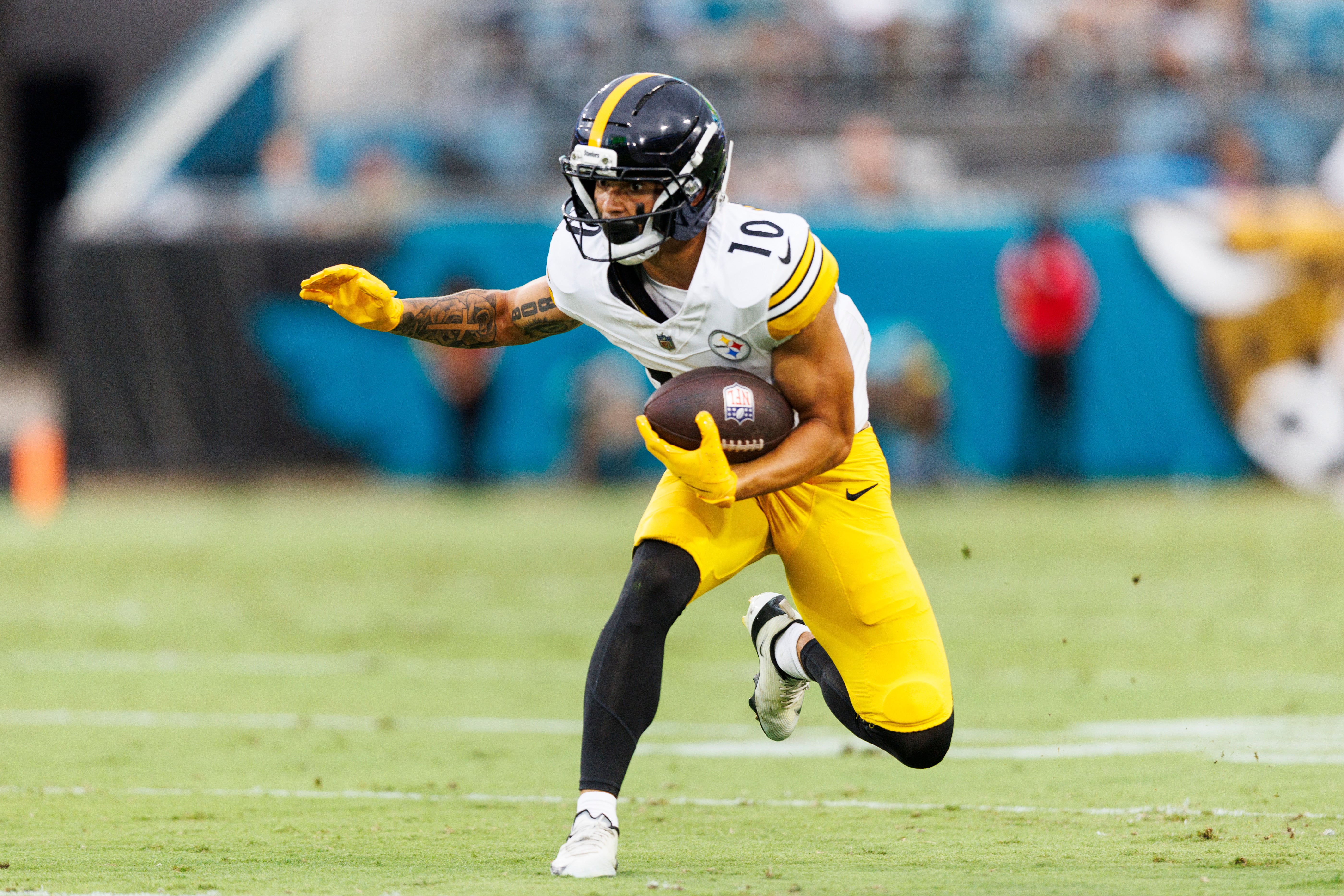 Aug 9, 2025; Jacksonville, Florida, USA; Pittsburgh Steelers wide receiver Roman Wilson (10) runs the ball against the Jacksonville Jaguars during the first quarter at EverBank Stadium.