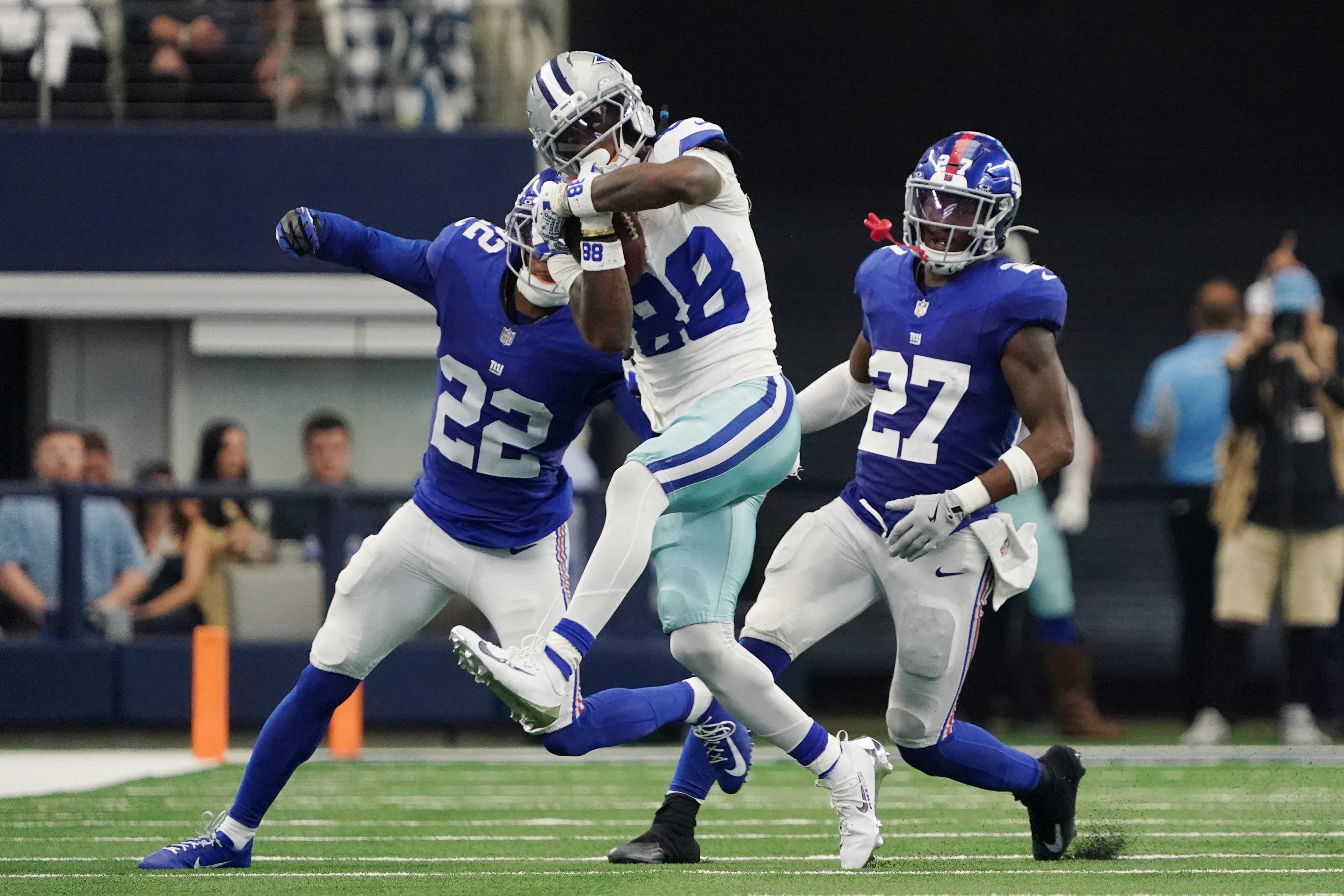 Dallas Cowboys wide receiver CeeDee Lamb (88) makes a catch against New York Giants cornerback Dru Phillips (22) and safety Tyler Nubin (27) during the fourth quarter at AT&T Stadium.