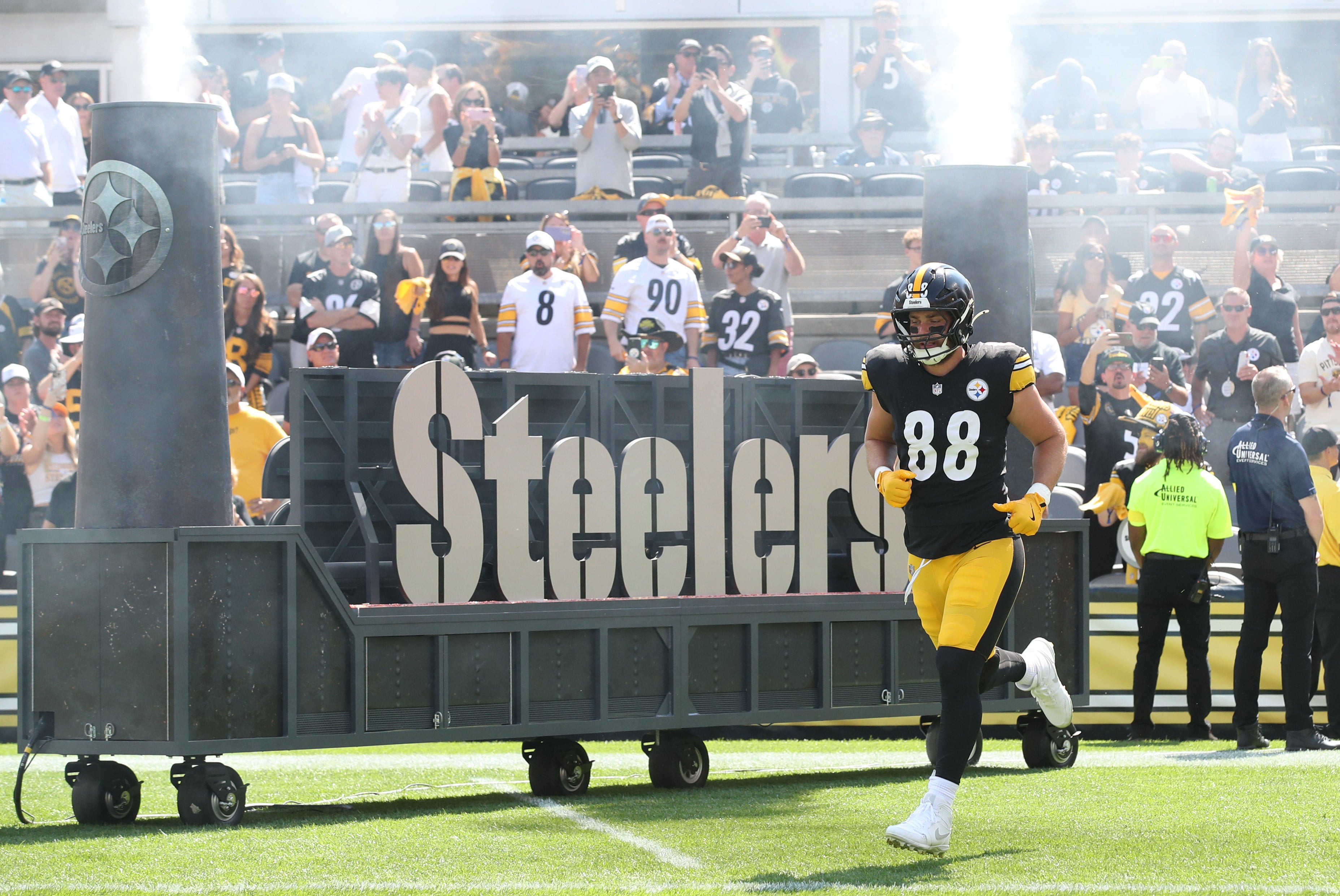 Sep 14, 2025; Pittsburgh, Pennsylvania, USA; Pittsburgh Steelers tight end Pat Freiermuth (88) takes the field against the Seattle Seahawks at Acrisure Stadium.