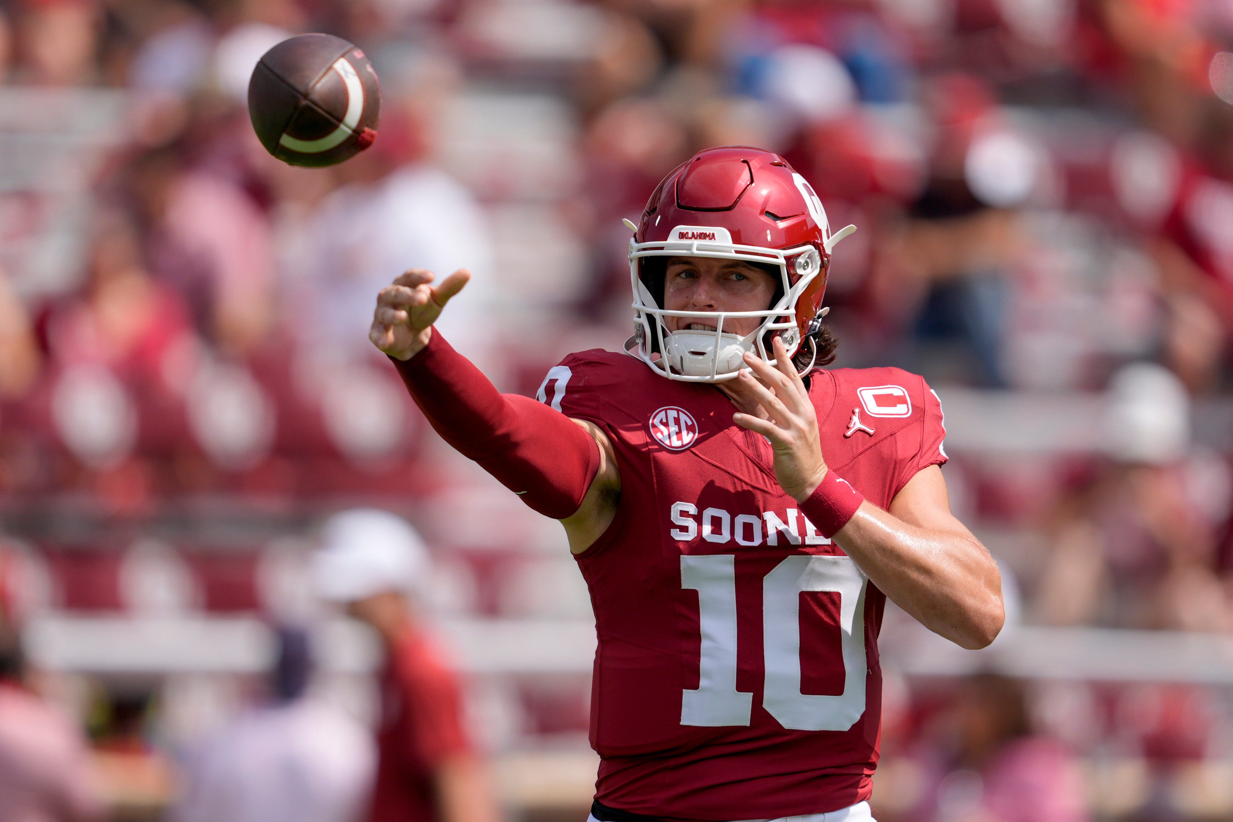Oklahoma Sooners quarterback John Mateer (10) warms up before a college football game between the University of Oklahoma Sooners (OU) and the Auburn Tigers at Gaylord Family Ð Oklahoma Memorial Stadium in Norman, Okla., Saturday, Sept. 20, 2025.