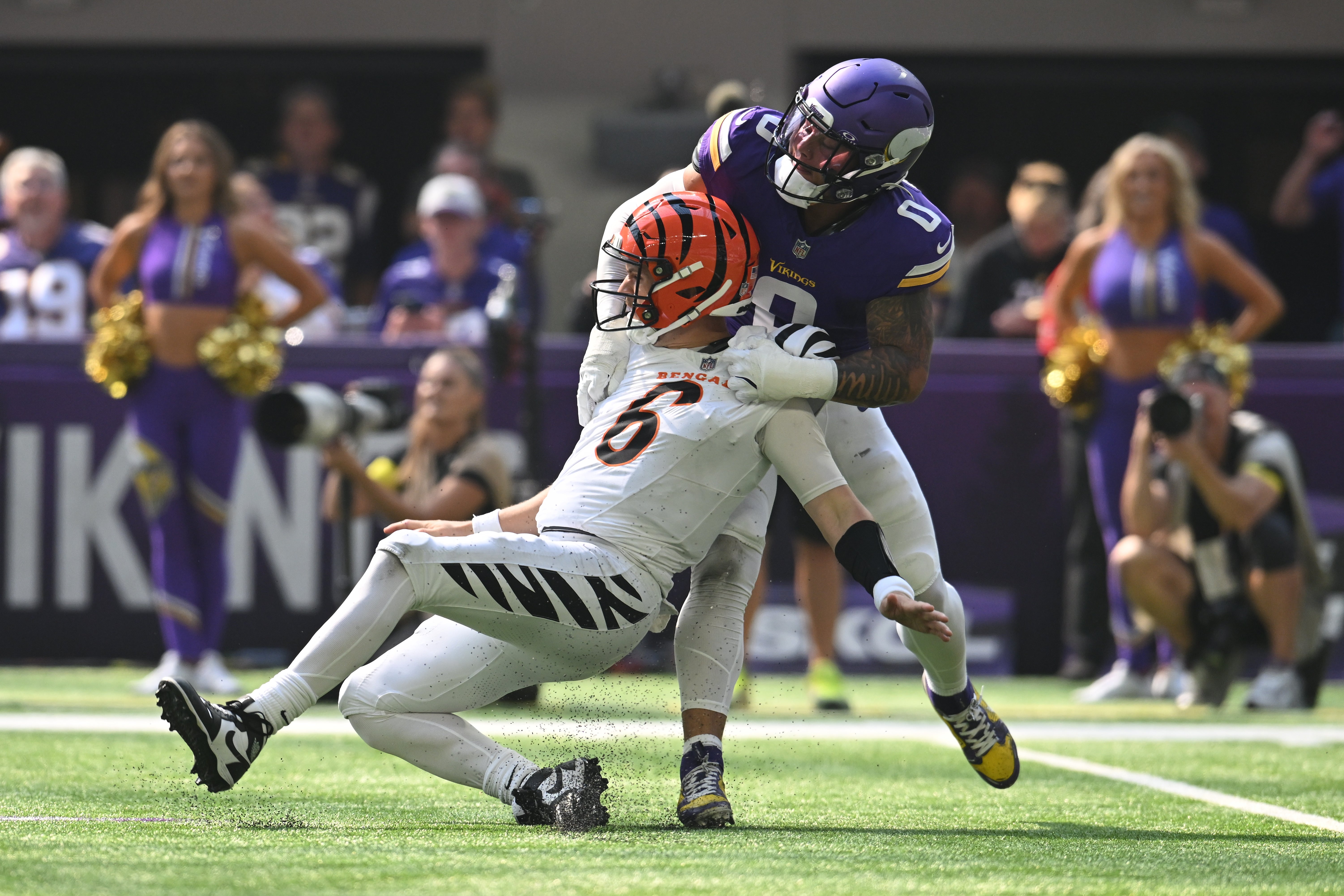Sep 21, 2025; Minneapolis, Minnesota, USA; Cincinnati Bengals quarterback Jake Browning (6) is pressured by Minnesota Vikings linebacker Ivan Pace Jr. (0) during the first half at U.S. Bank Stadium.