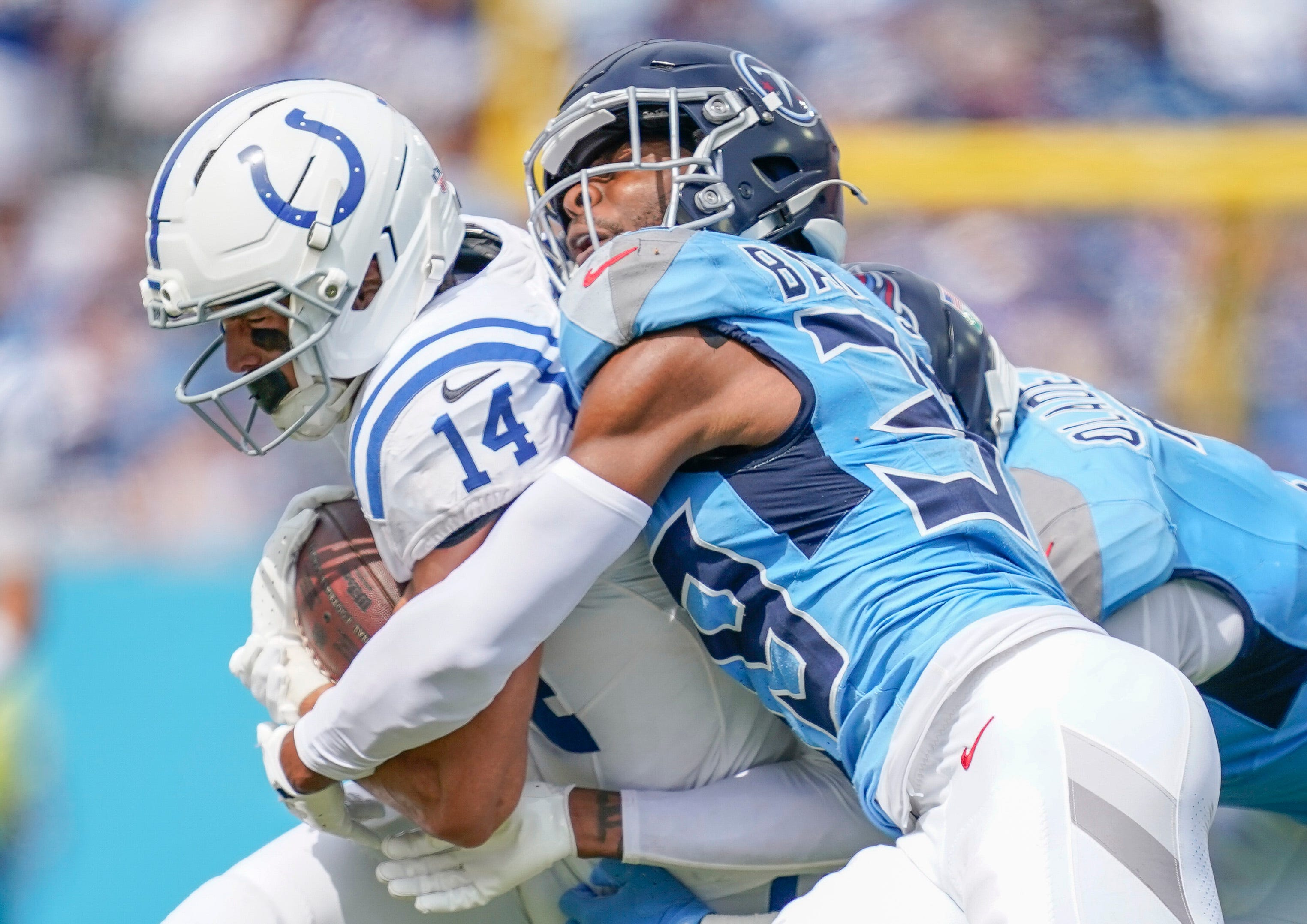 Colts WR Alec Pierce makes a catch vs. Titans