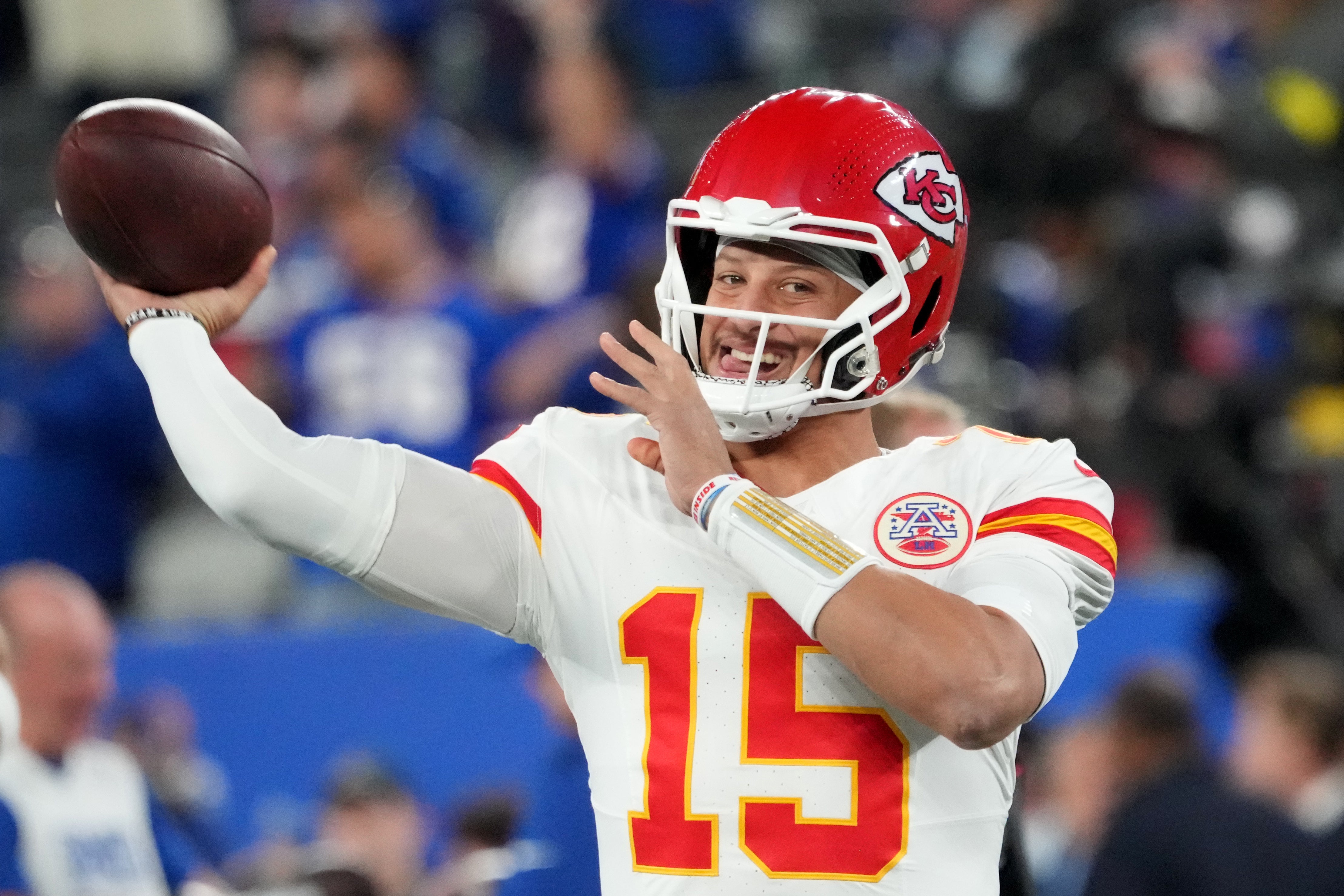 Kansas City Chiefs quarterback Patrick Mahomes (15) warms up