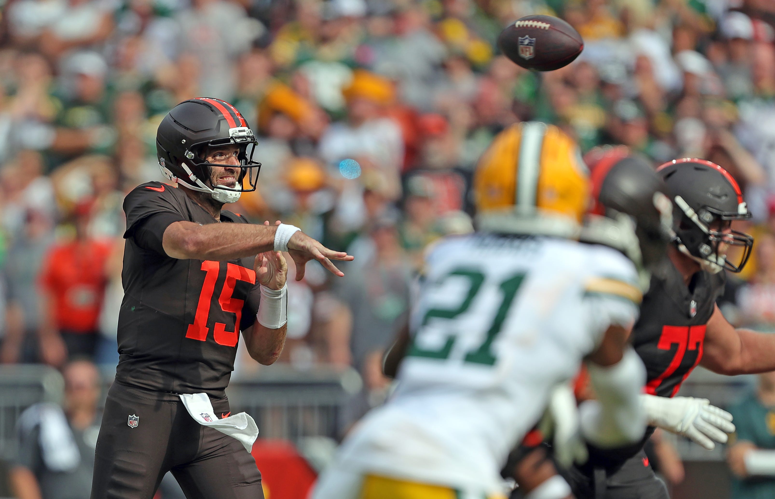 Cleveland Browns quarterback Joe Flacco (15) fires off a pass for tight end David Njoku (85) during the second half of an NFL football game at Huntington Bank Field, Sept. 21, 2025, in Cleveland, Ohio.